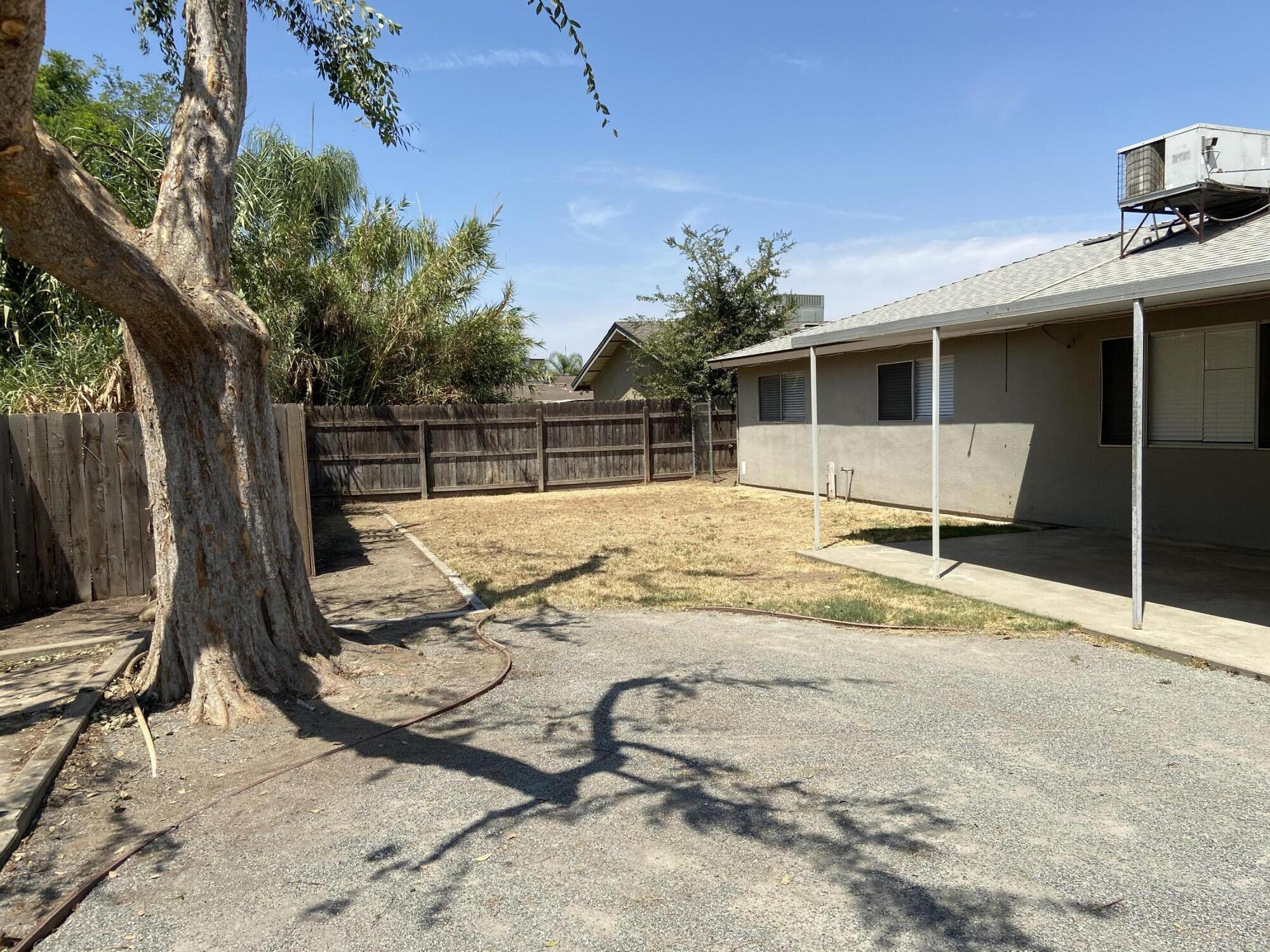 1711 W Kanai Ave, Porterville, CA 93257
