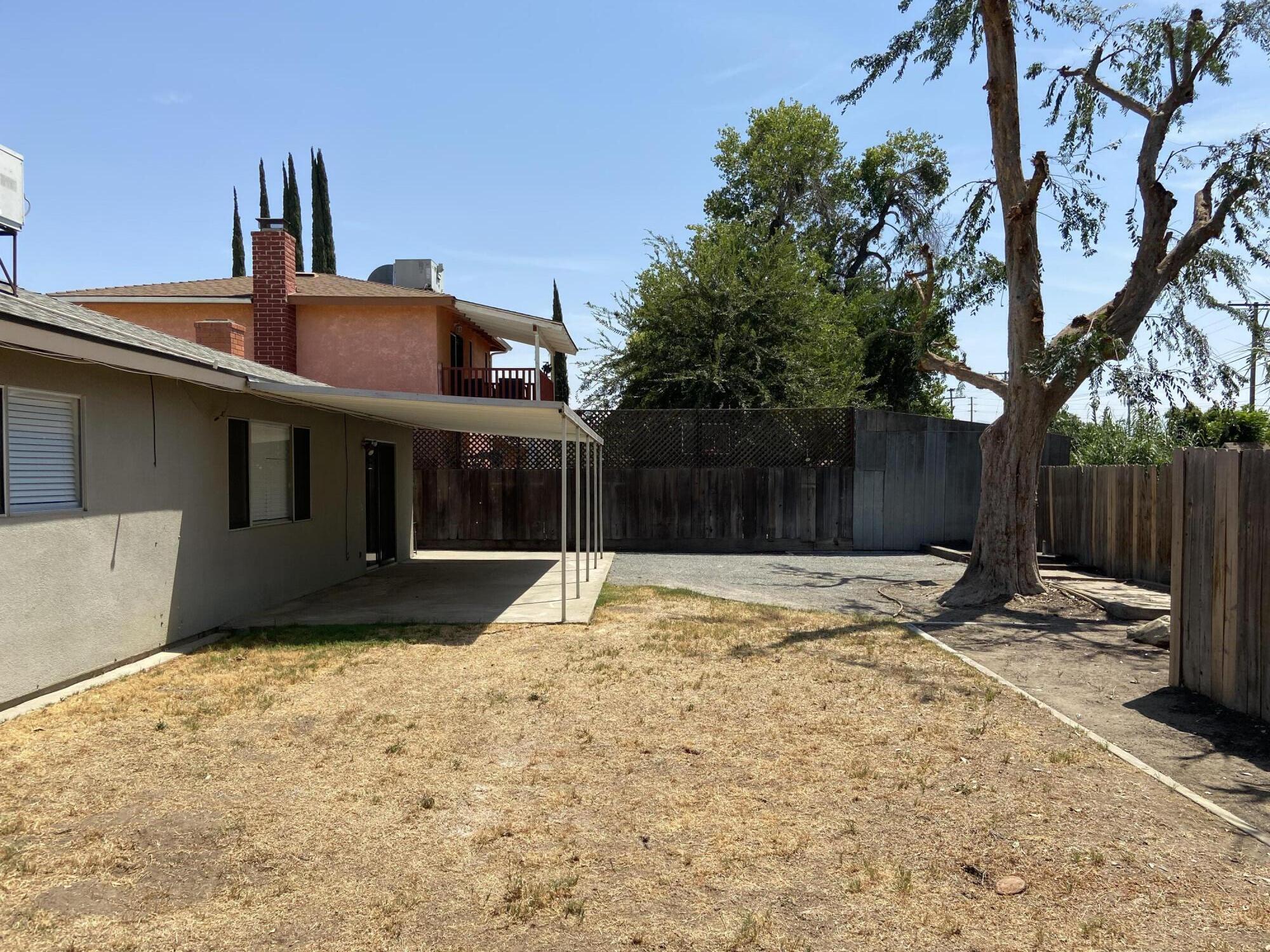 1711 W Kanai Ave, Porterville, CA 93257