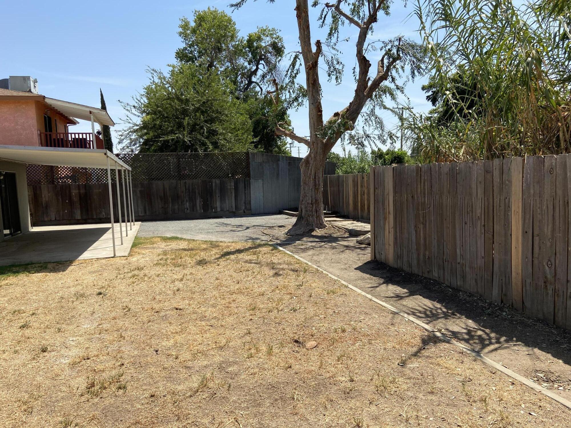 1711 W Kanai Ave, Porterville, CA 93257