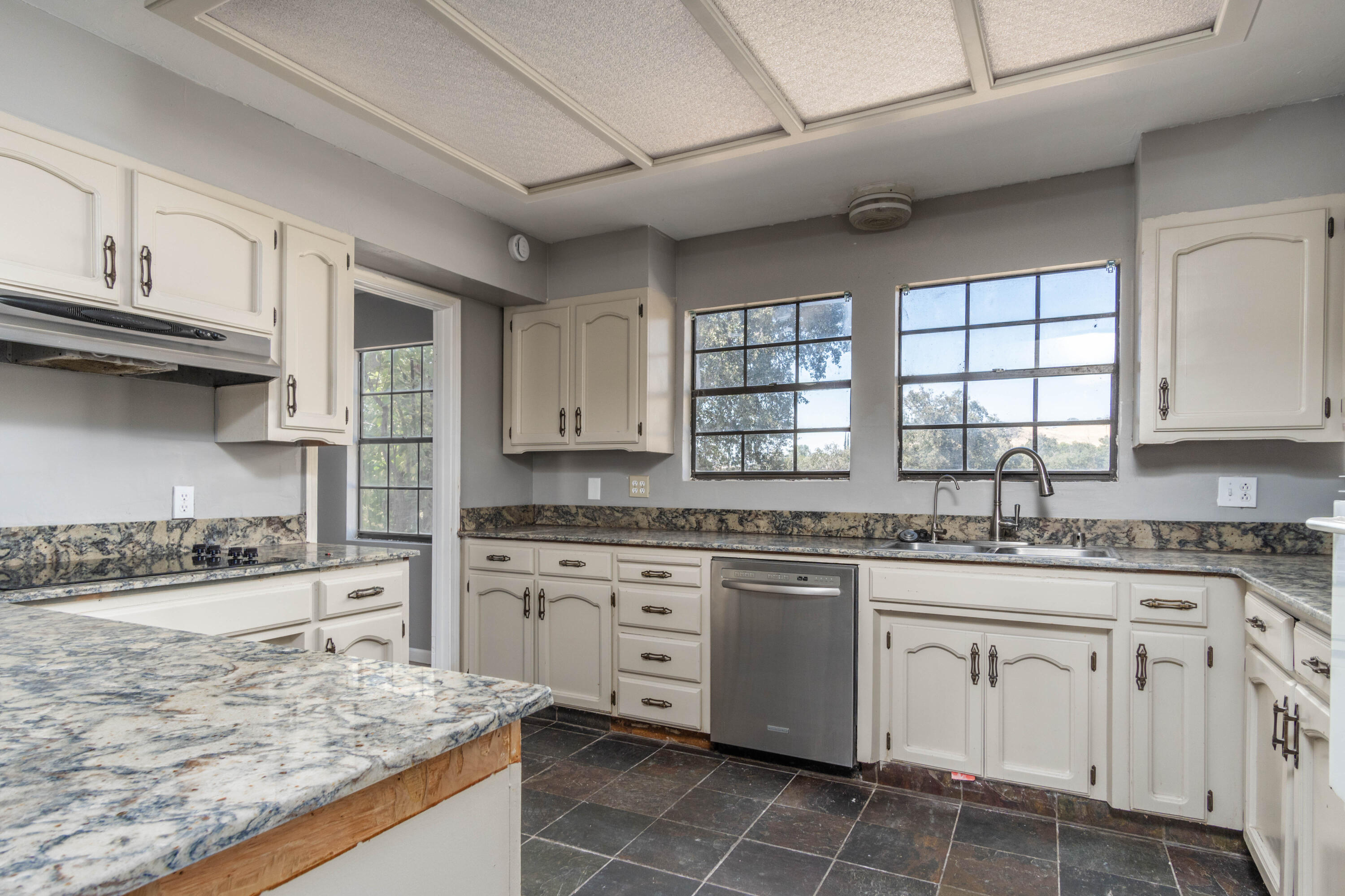 32100 Success Valley Dr, Porterville, CA 93257