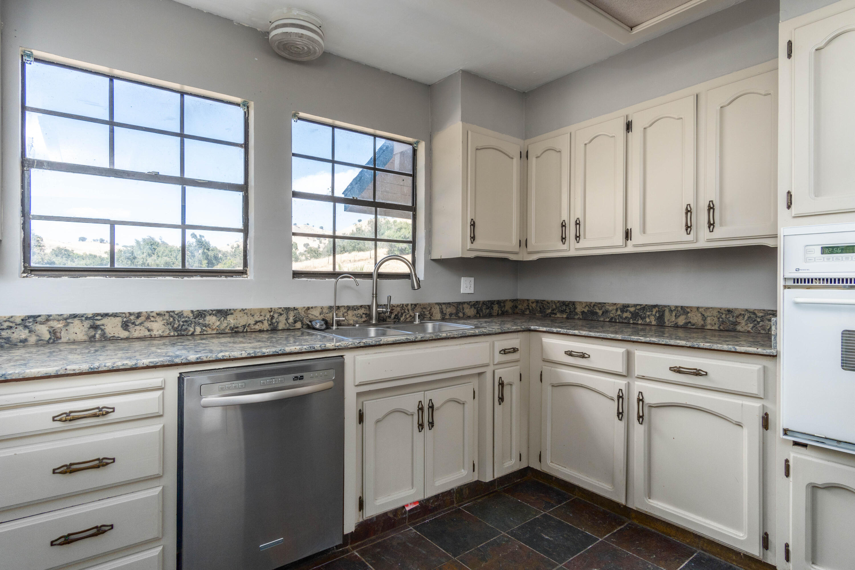 32100 Success Valley Dr, Porterville, CA 93257