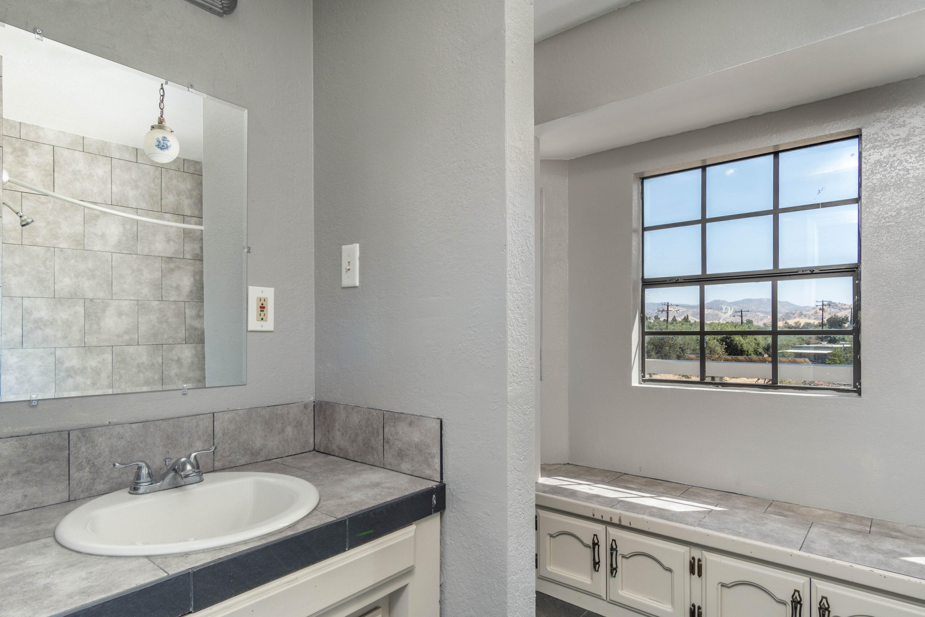 32100 Success Valley Dr, Porterville, CA 93257