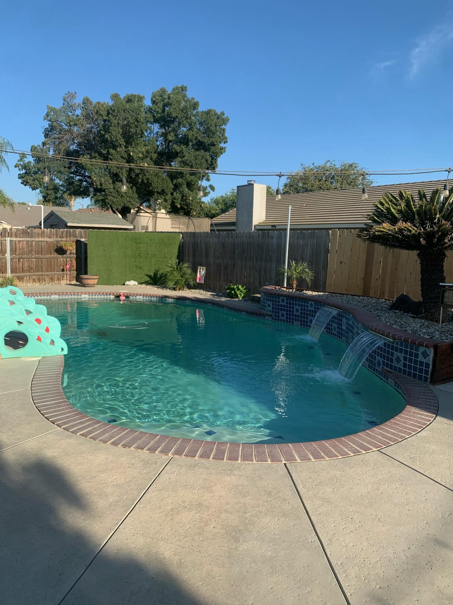 169 Devon Dr, Lemoore, CA 93245