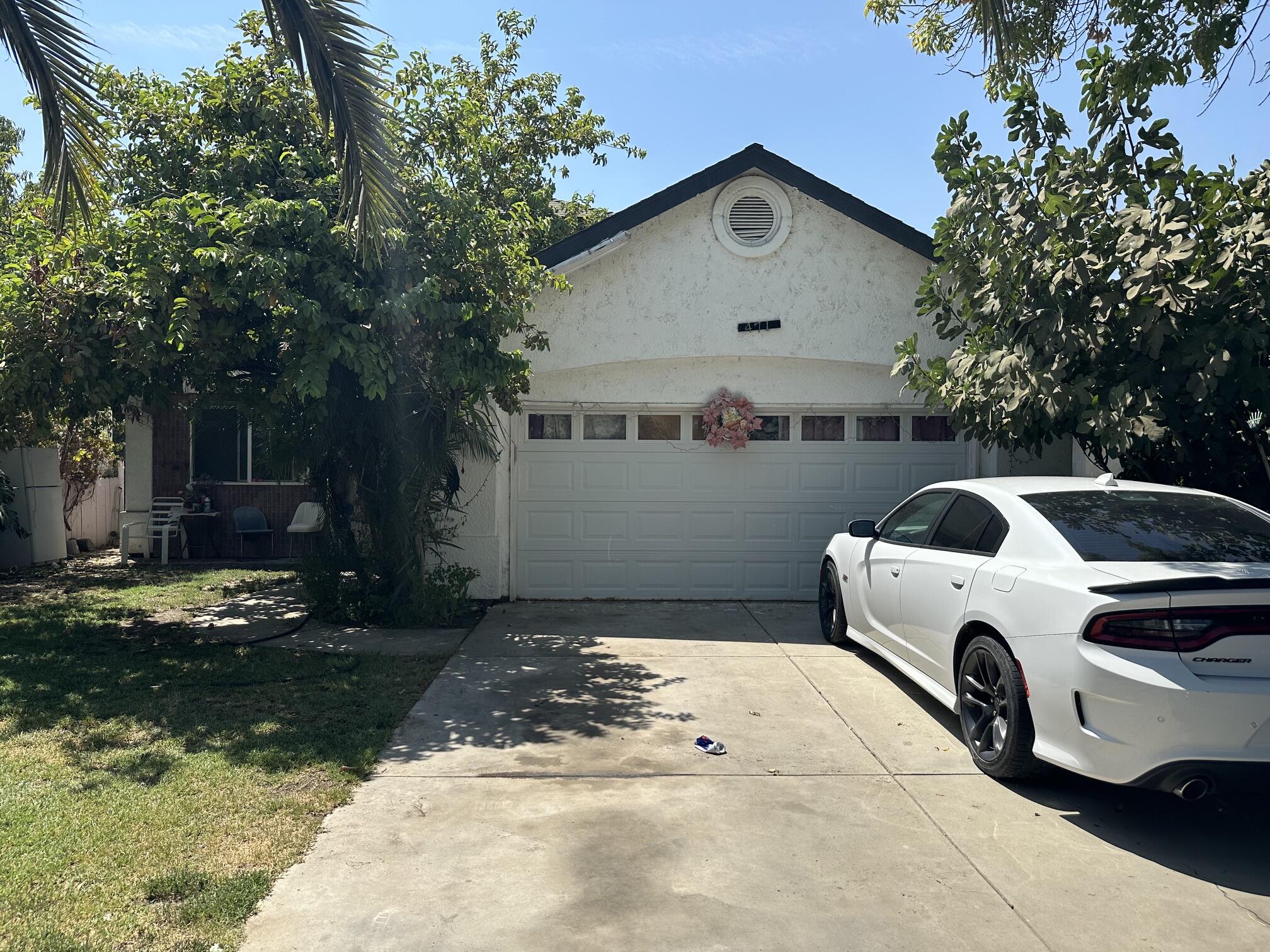 471 S Evans Rd, Tipton, CA 93272