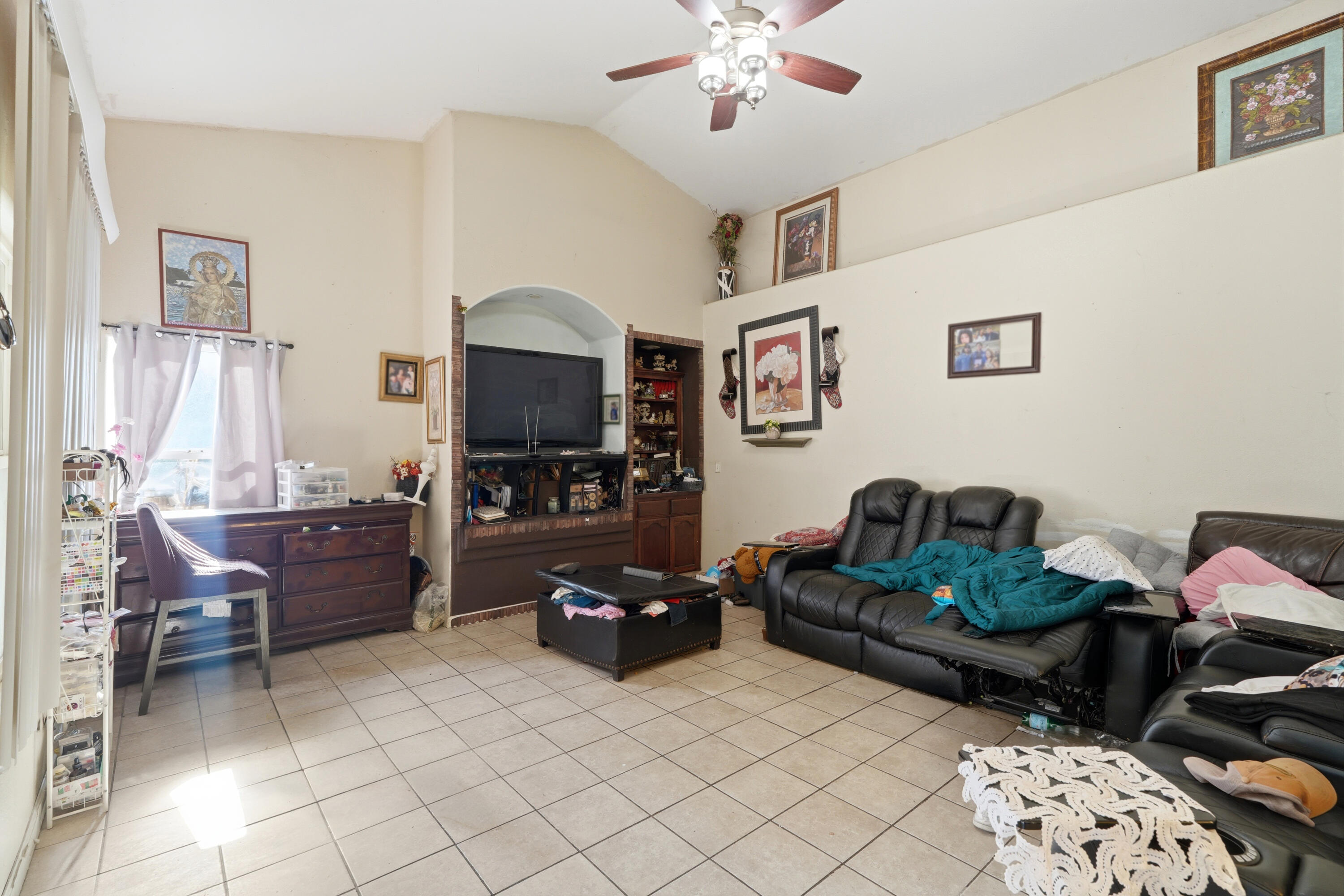 471 N Evans Rd, Tipton, CA 93272