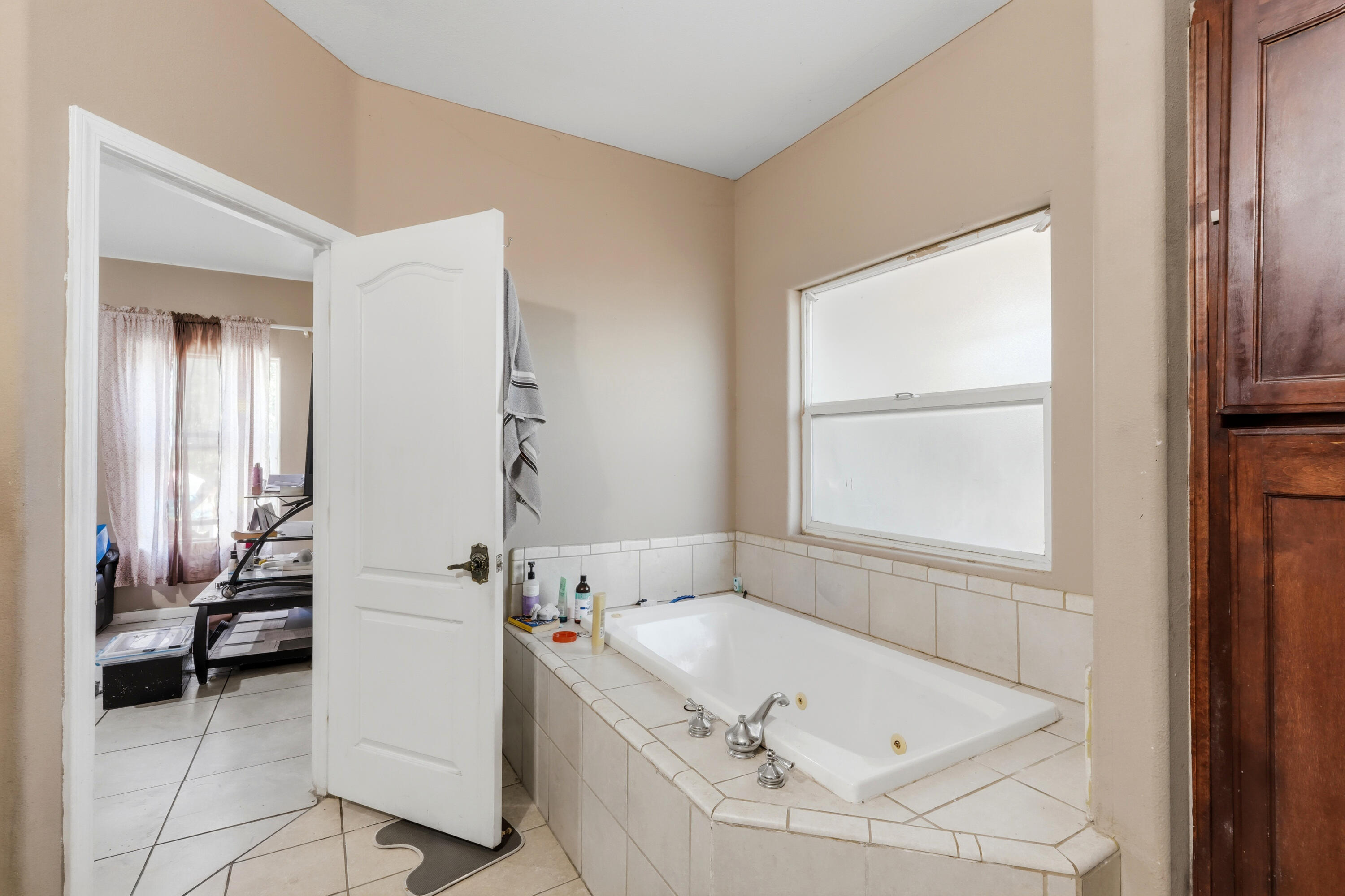 471 N Evans Rd, Tipton, CA 93272