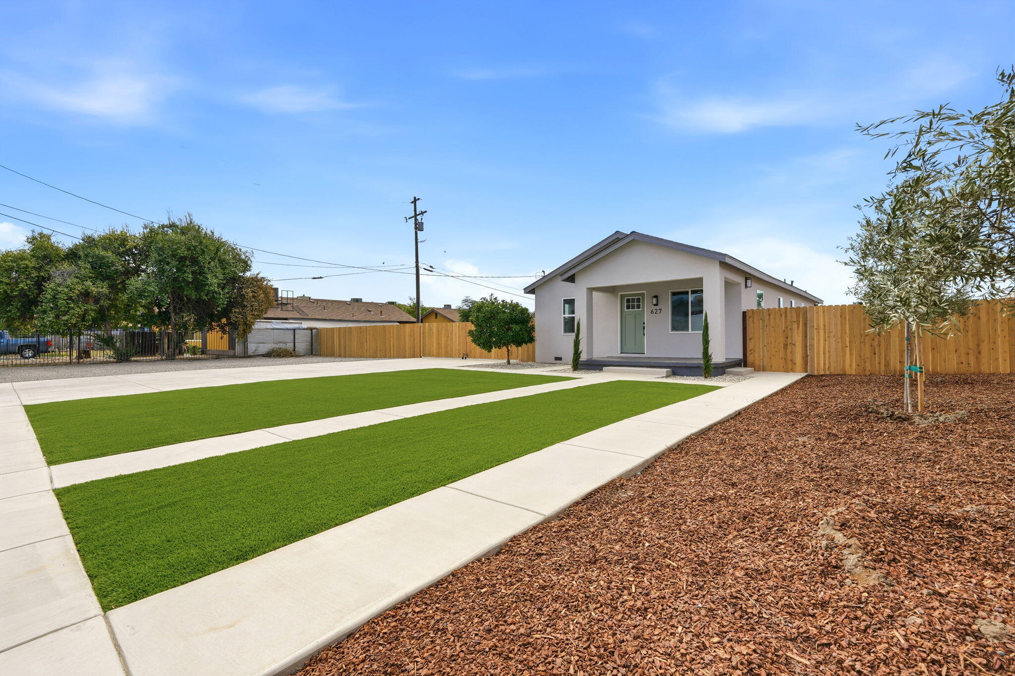 627 E Houston Ave, Visalia, CA 93292