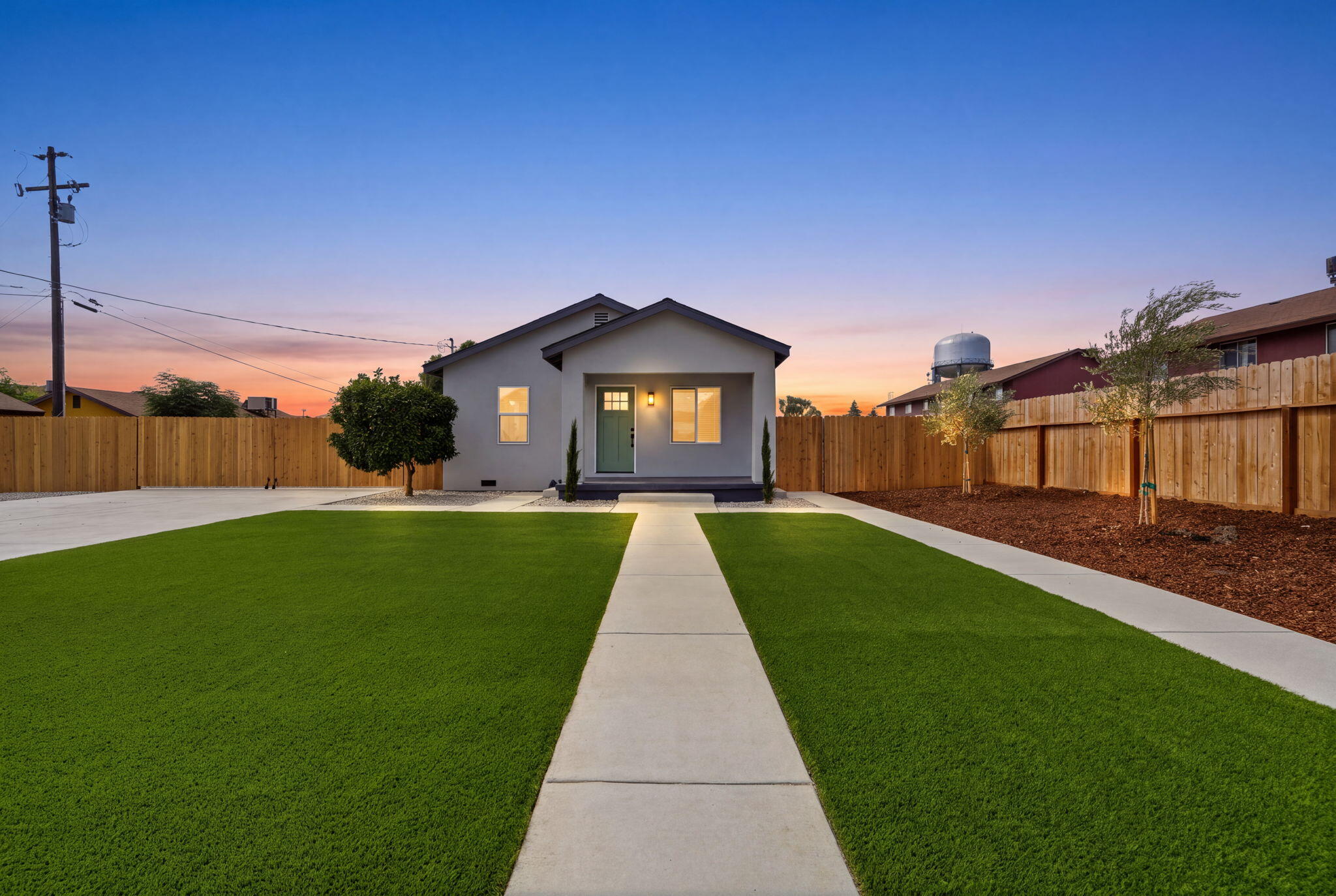 627 E Houston Ave, Visalia, CA 93292