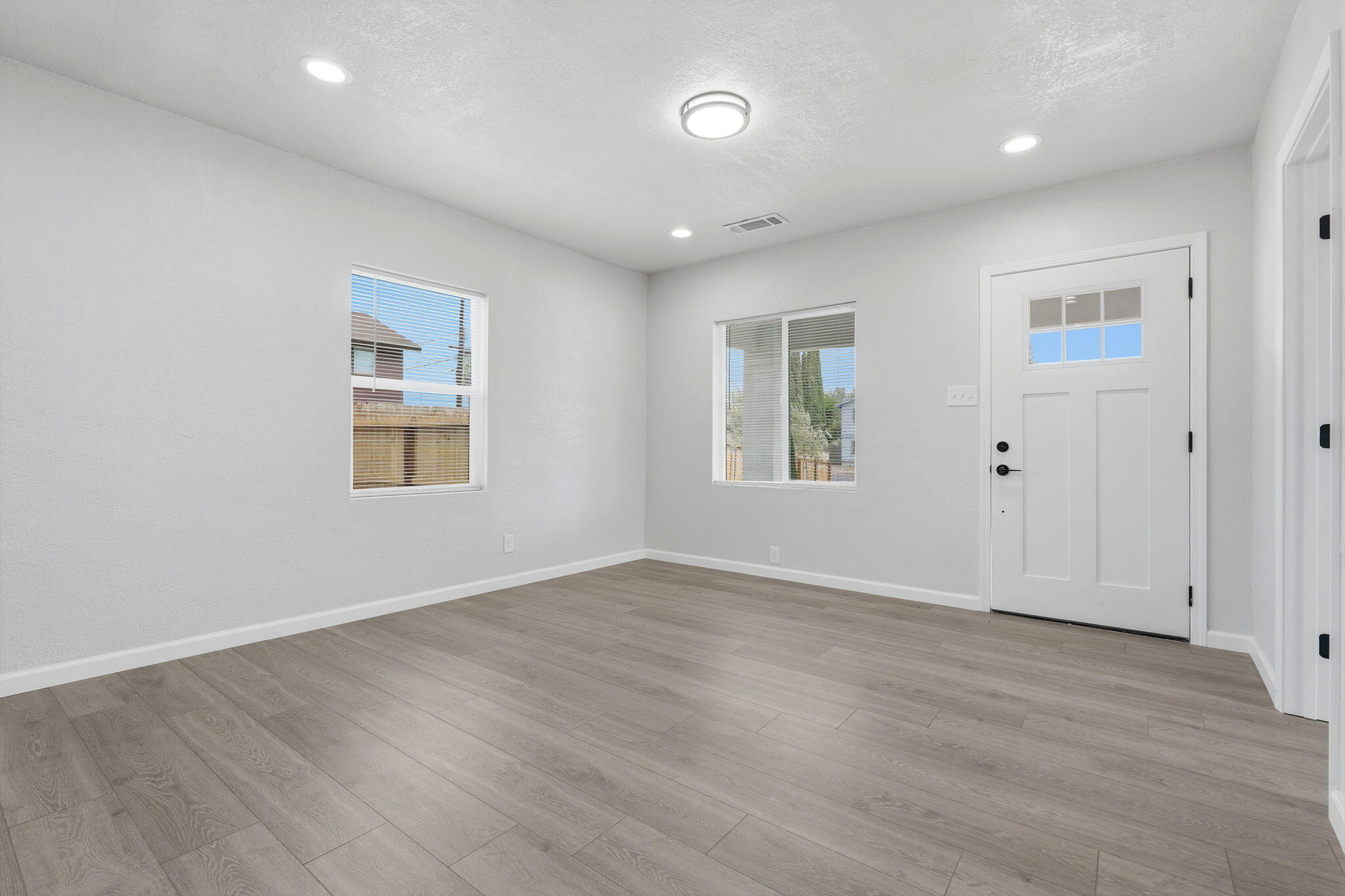 627 E Houston Ave, Visalia, CA 93292