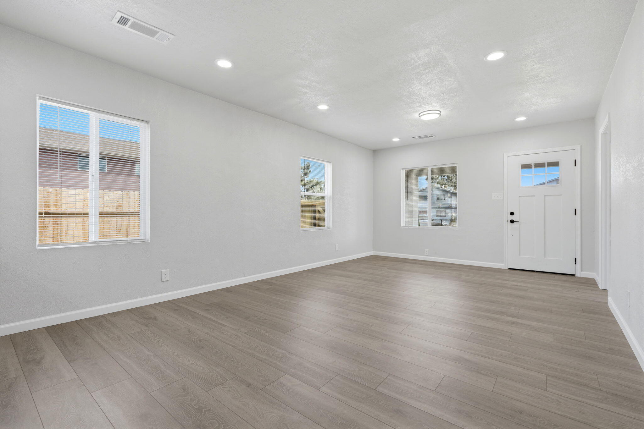 627 E Houston Ave, Visalia, CA 93292