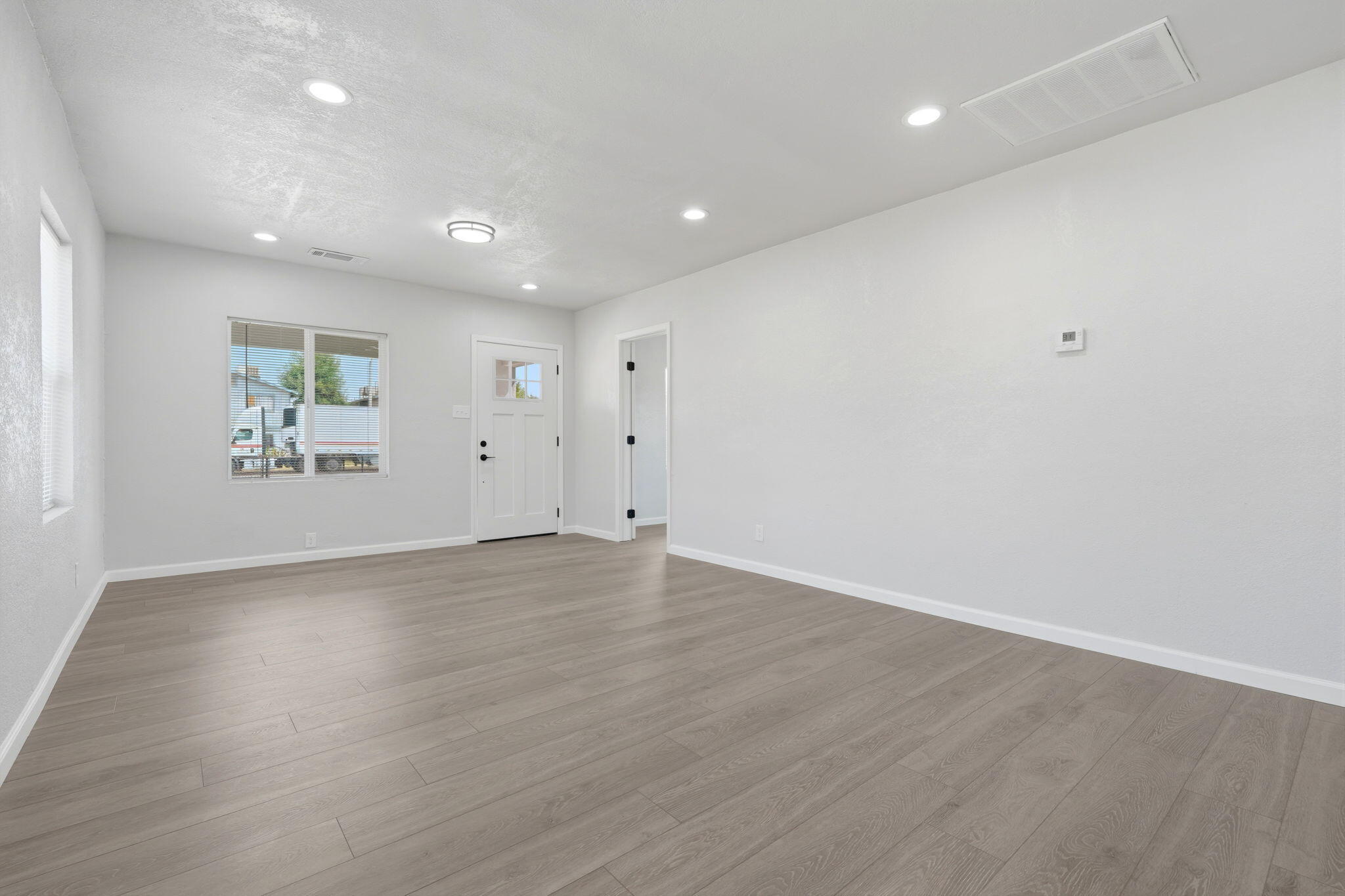 627 E Houston Ave, Visalia, CA 93292