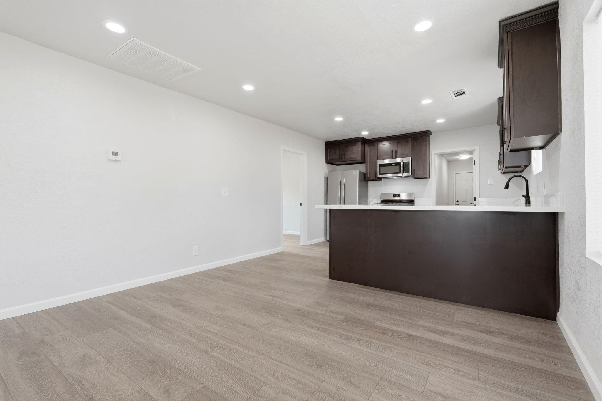 627 E Houston Ave, Visalia, CA 93292