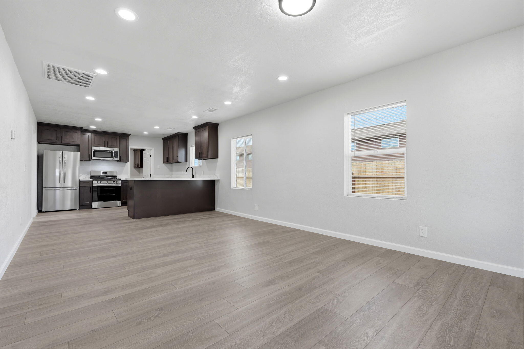627 E Houston Ave, Visalia, CA 93292