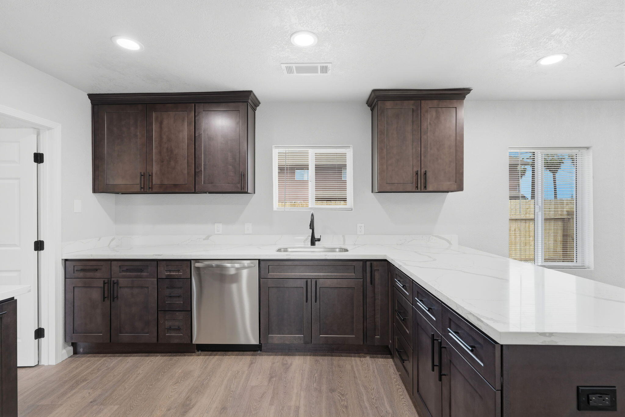 627 E Houston Ave, Visalia, CA 93292