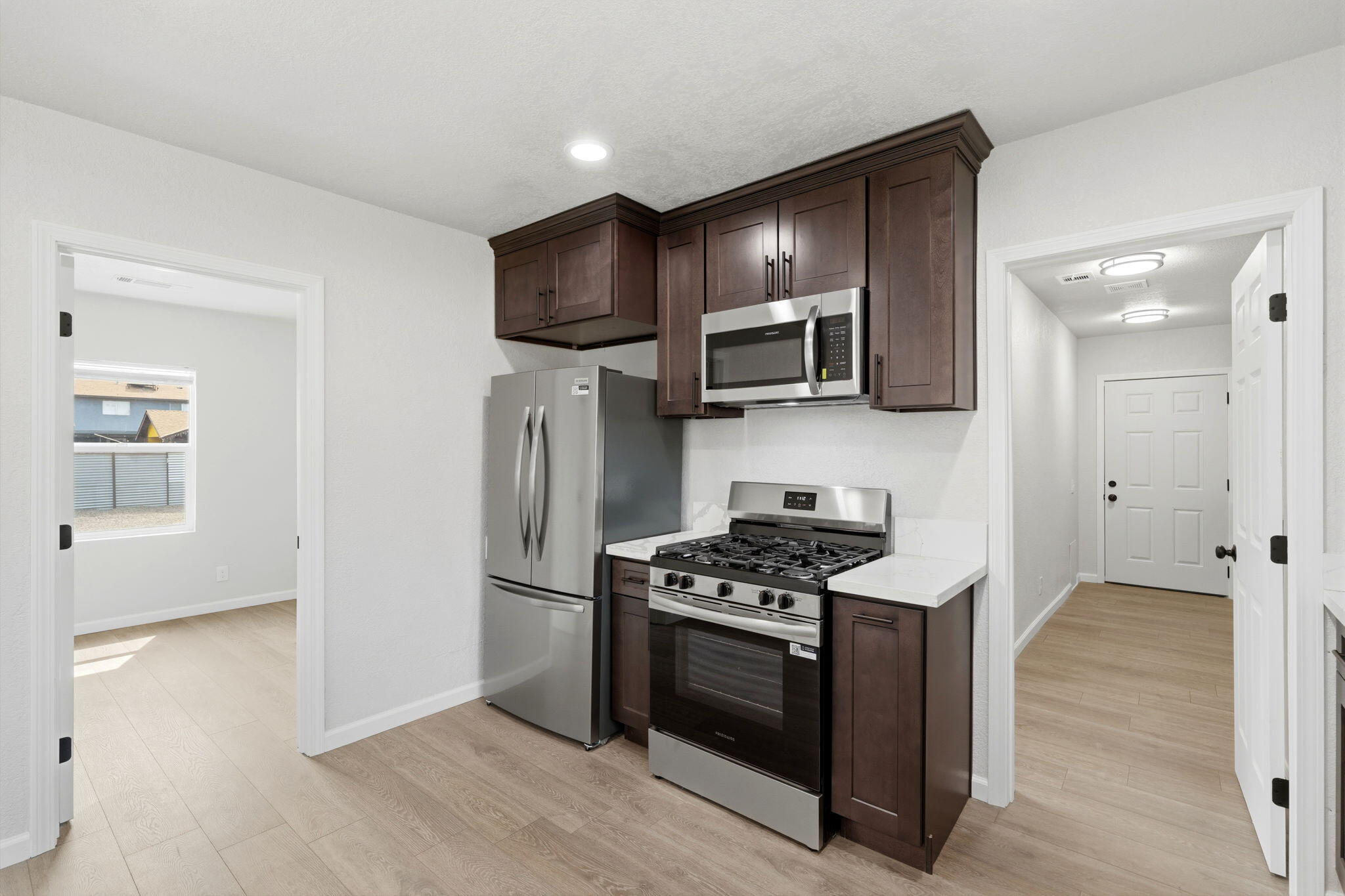 627 E Houston Ave, Visalia, CA 93292