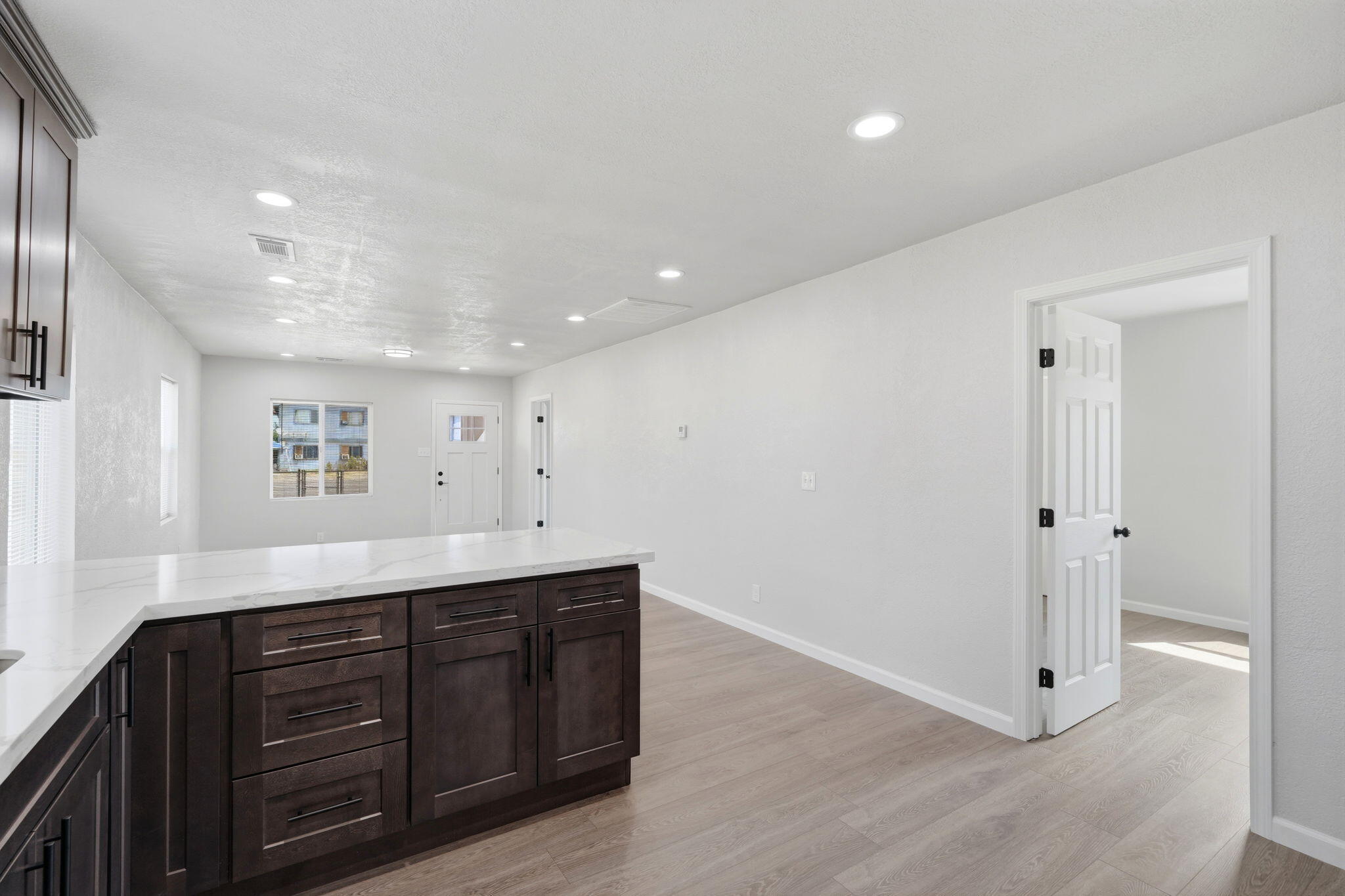 627 E Houston Ave, Visalia, CA 93292