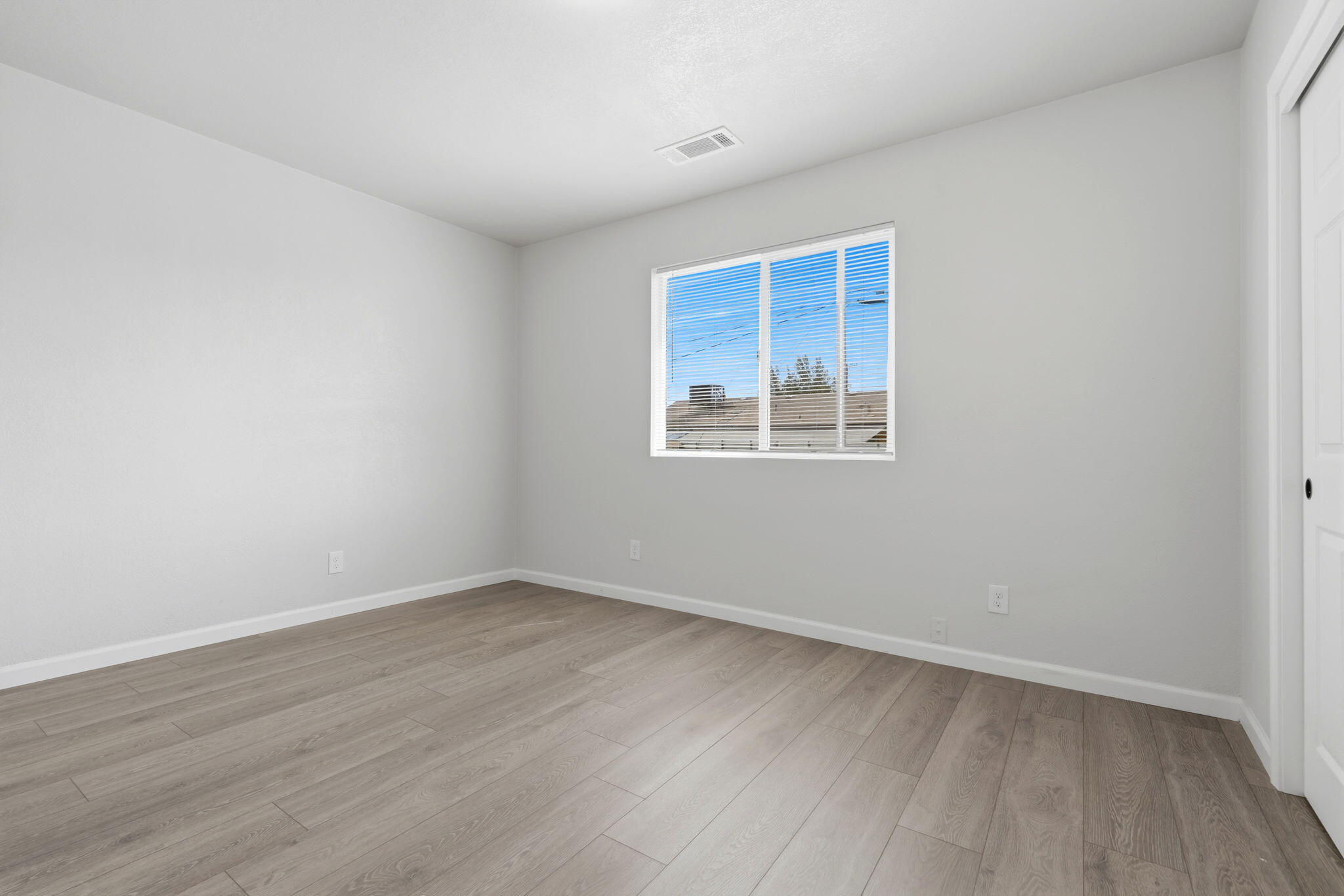 627 E Houston Ave, Visalia, CA 93292