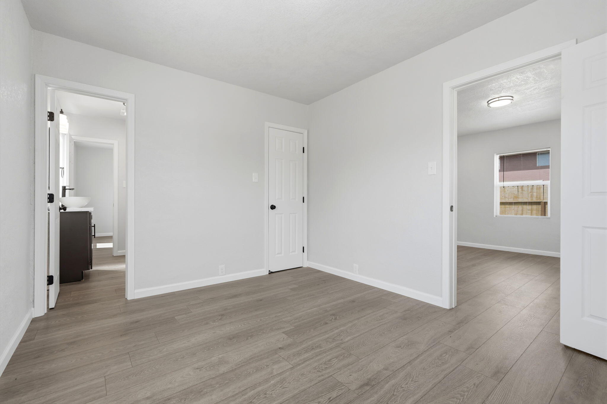 627 E Houston Ave, Visalia, CA 93292