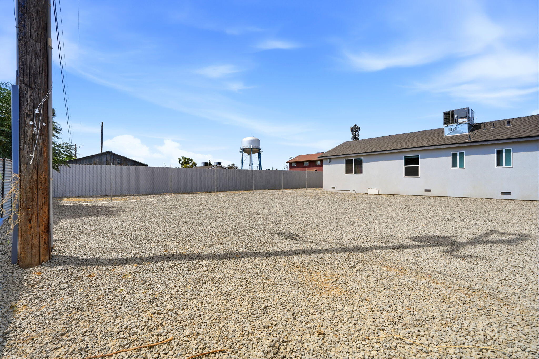 627 E Houston Ave, Visalia, CA 93292
