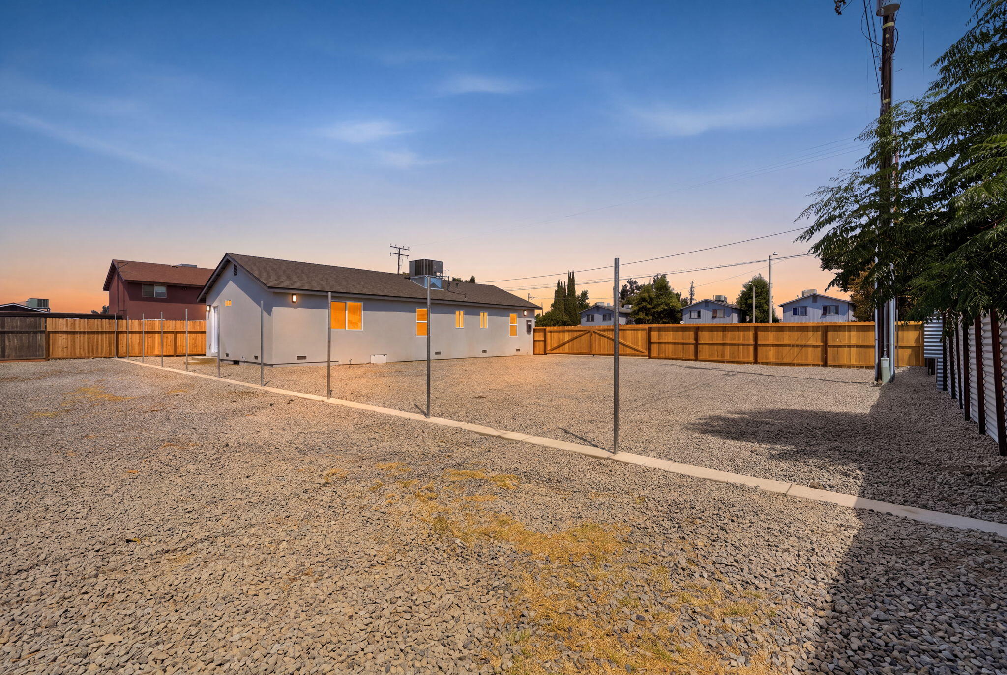 627 E Houston Ave, Visalia, CA 93292
