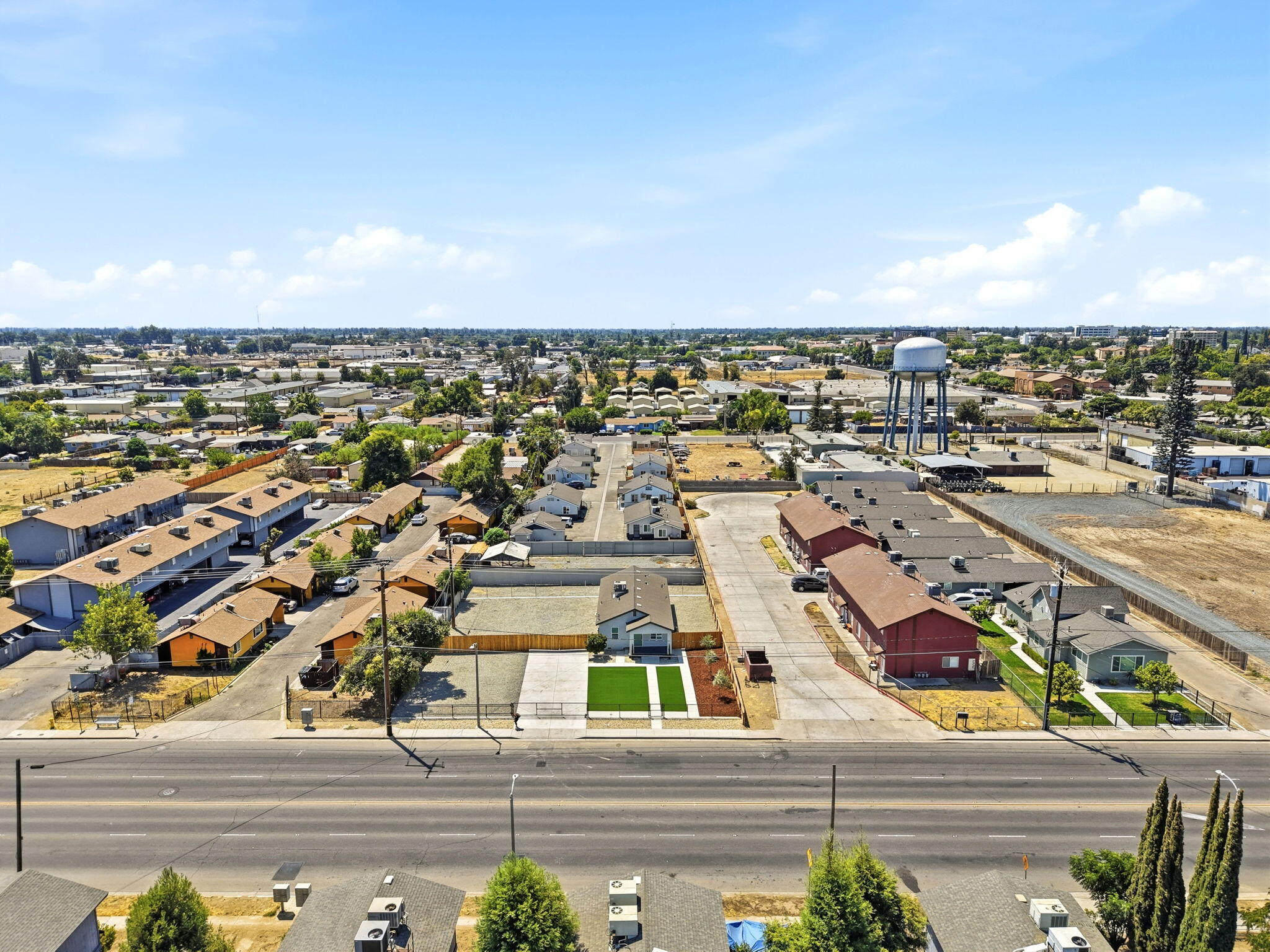 627 E Houston Ave, Visalia, CA 93292