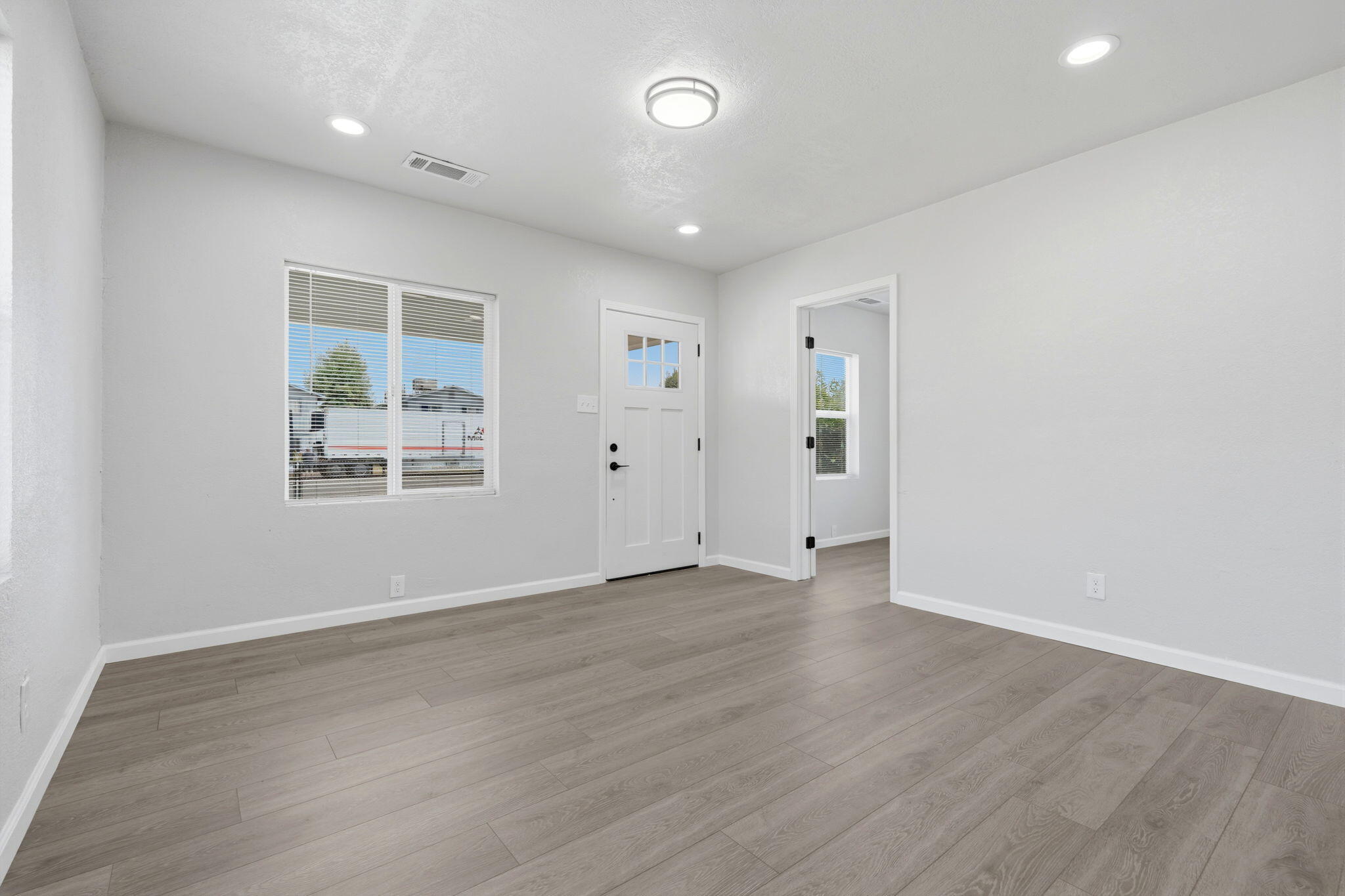 627 E Houston Ave, Visalia, CA 93292
