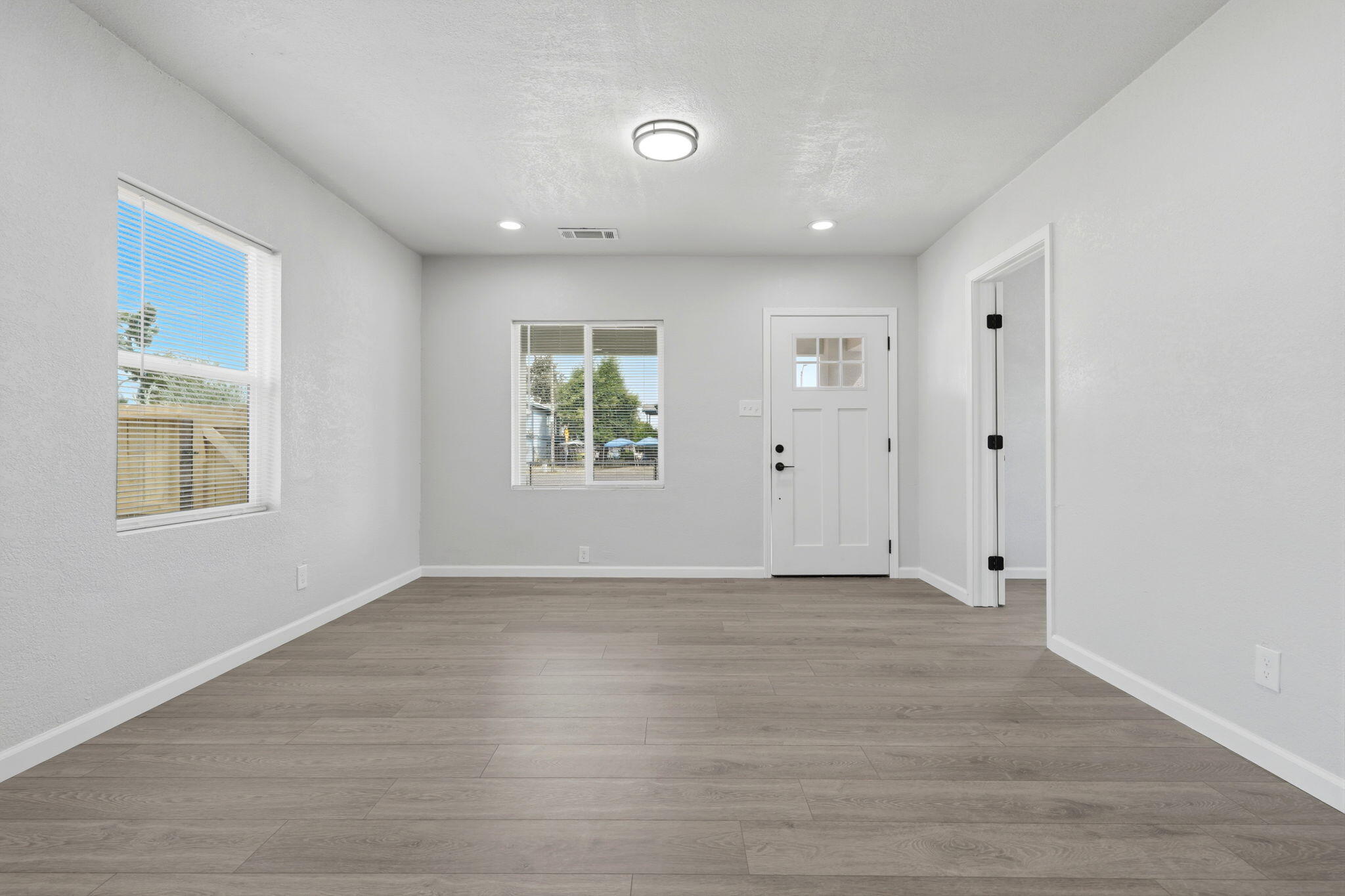627 E Houston Ave, Visalia, CA 93292