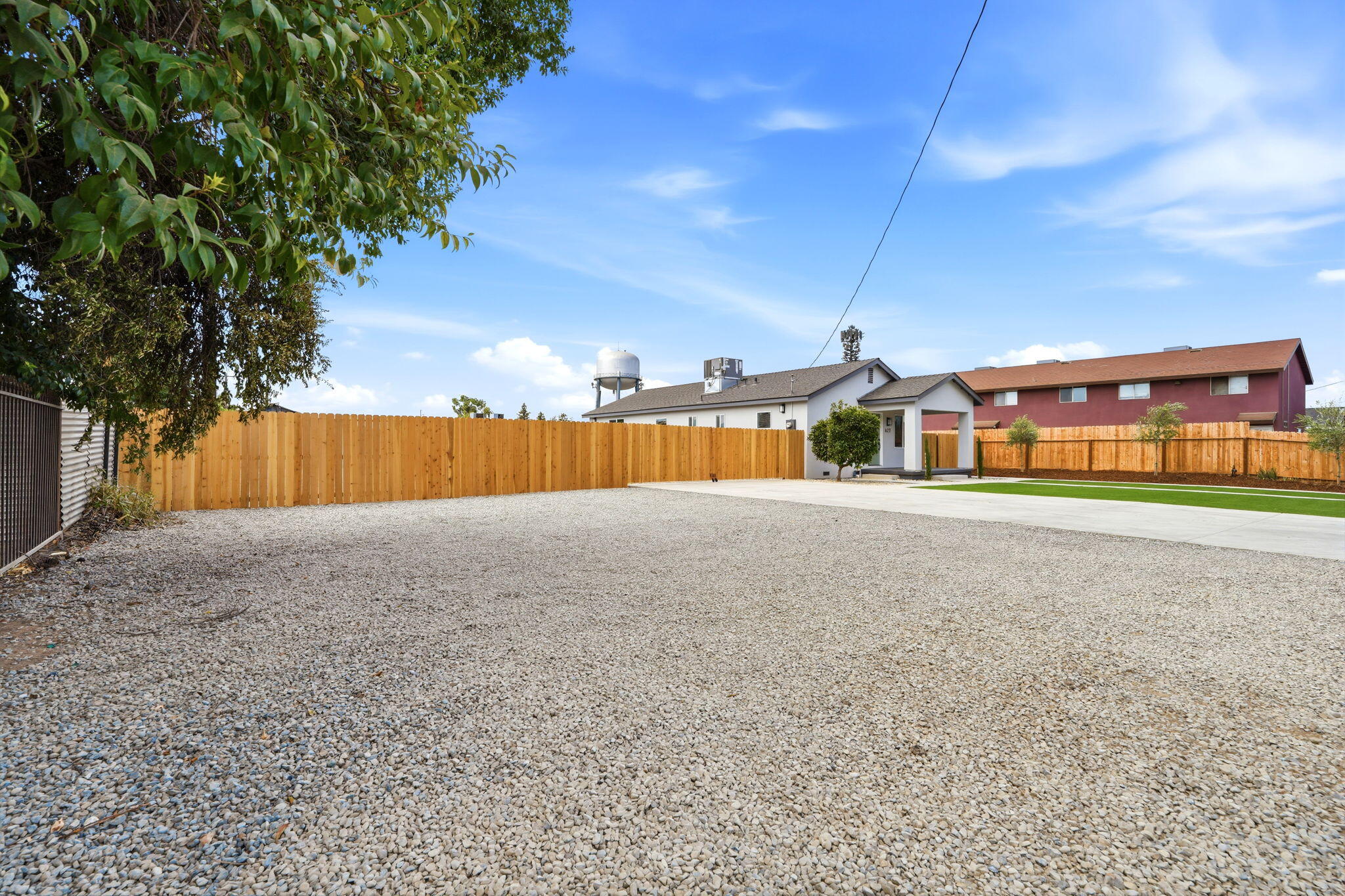 627 E Houston Ave, Visalia, CA 93292