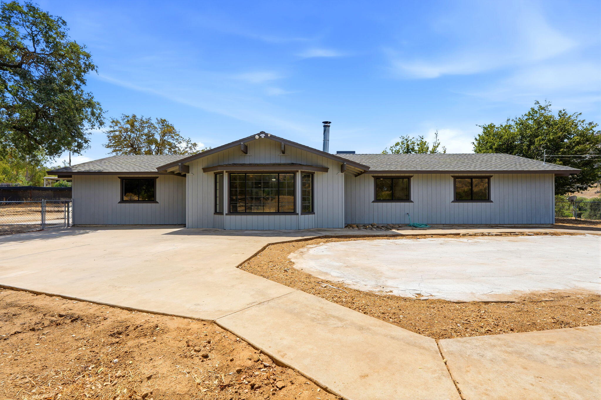 37307 Mistletoe Rd, Yokuts Valley, CA 93675