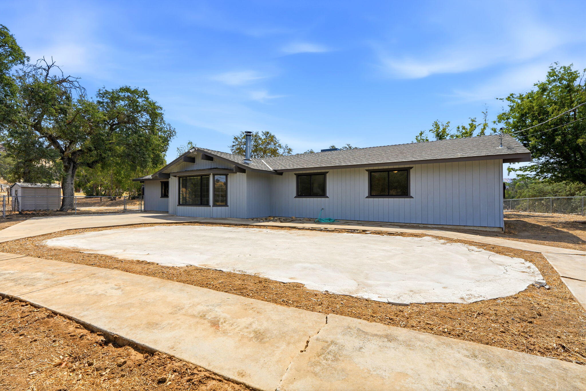 37307 Mistletoe Rd, Yokuts Valley, CA 93675
