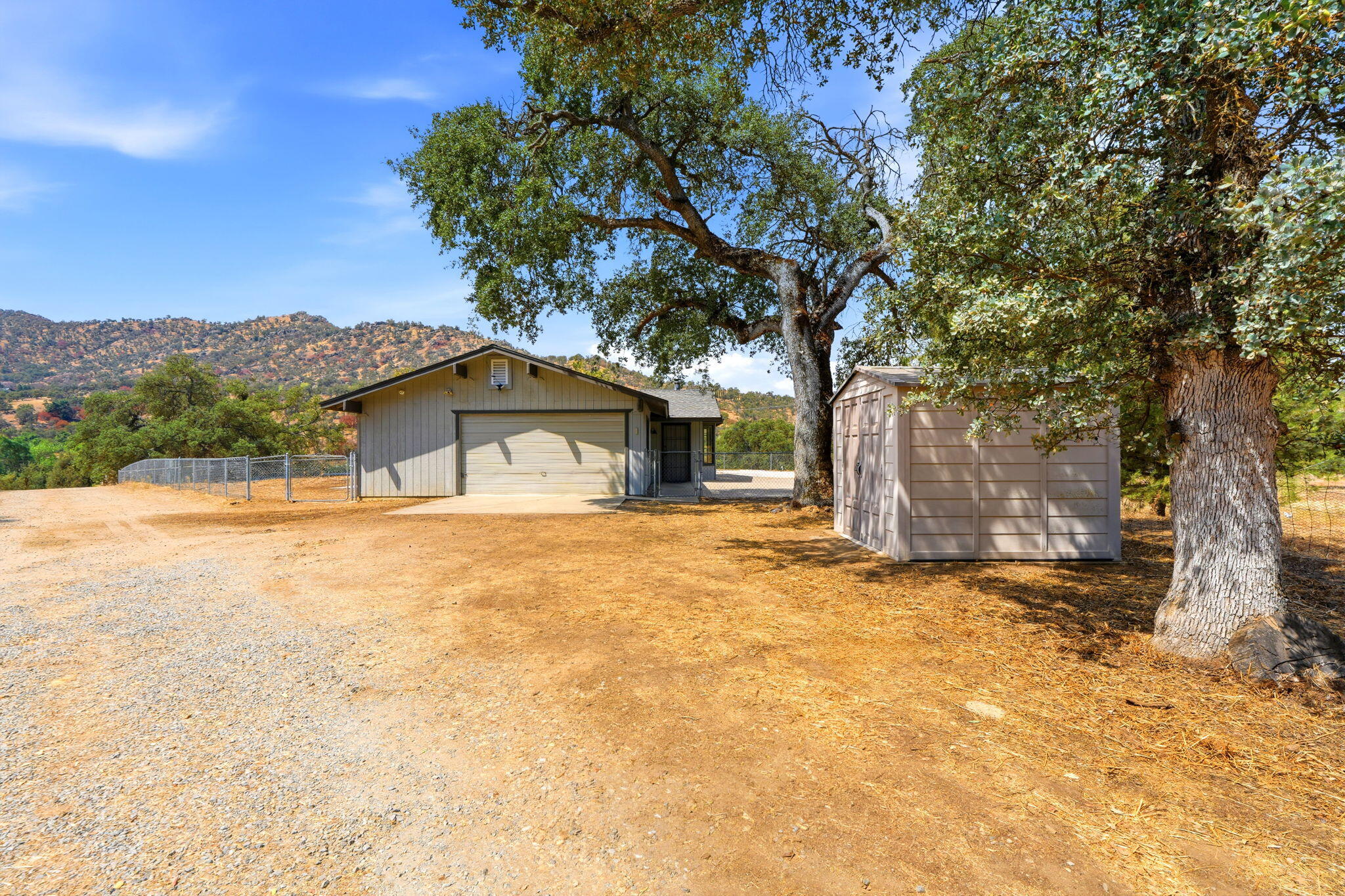 37307 Mistletoe Rd, Yokuts Valley, CA 93675