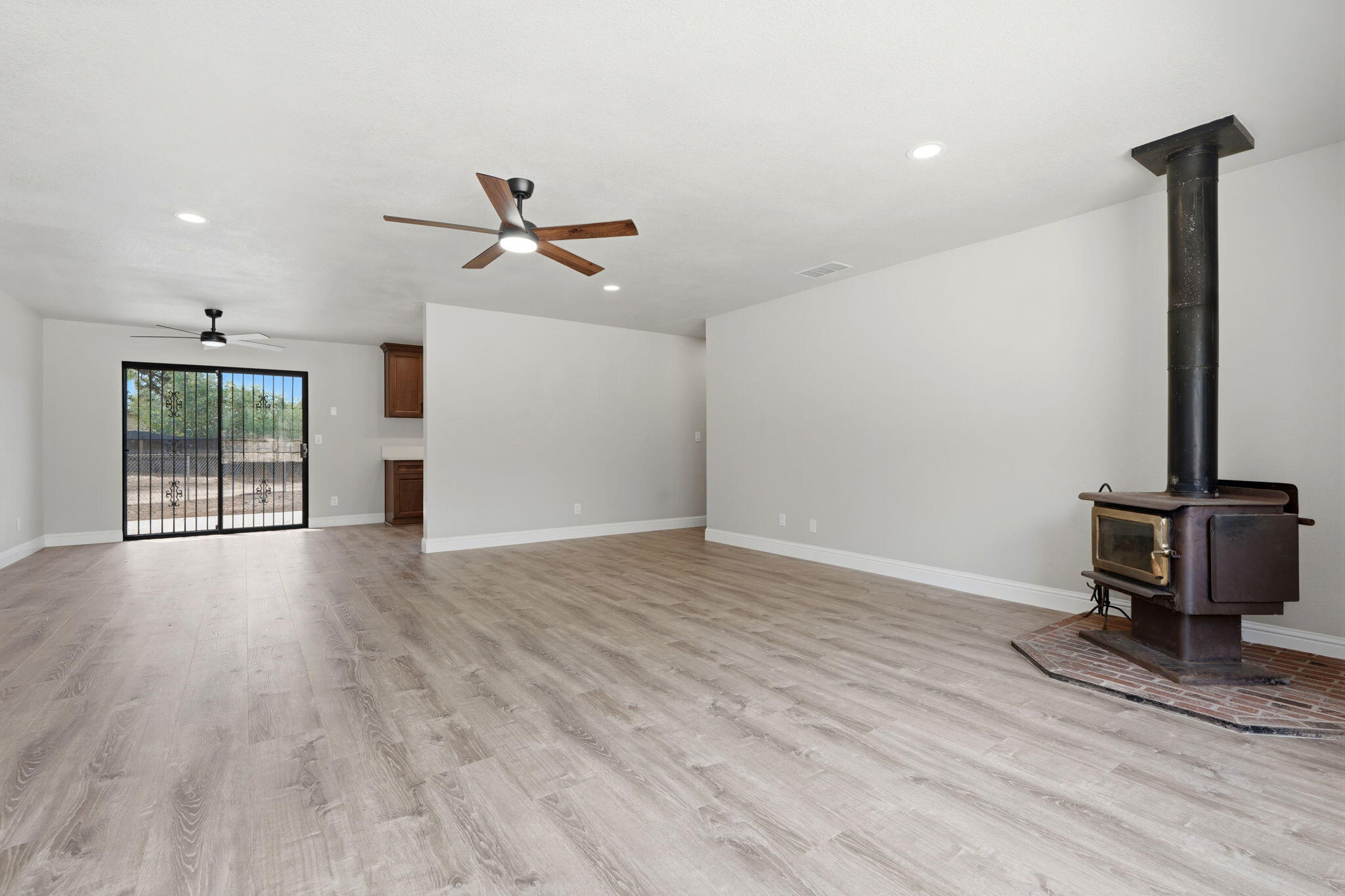 37307 Mistletoe Rd, Yokuts Valley, CA 93675