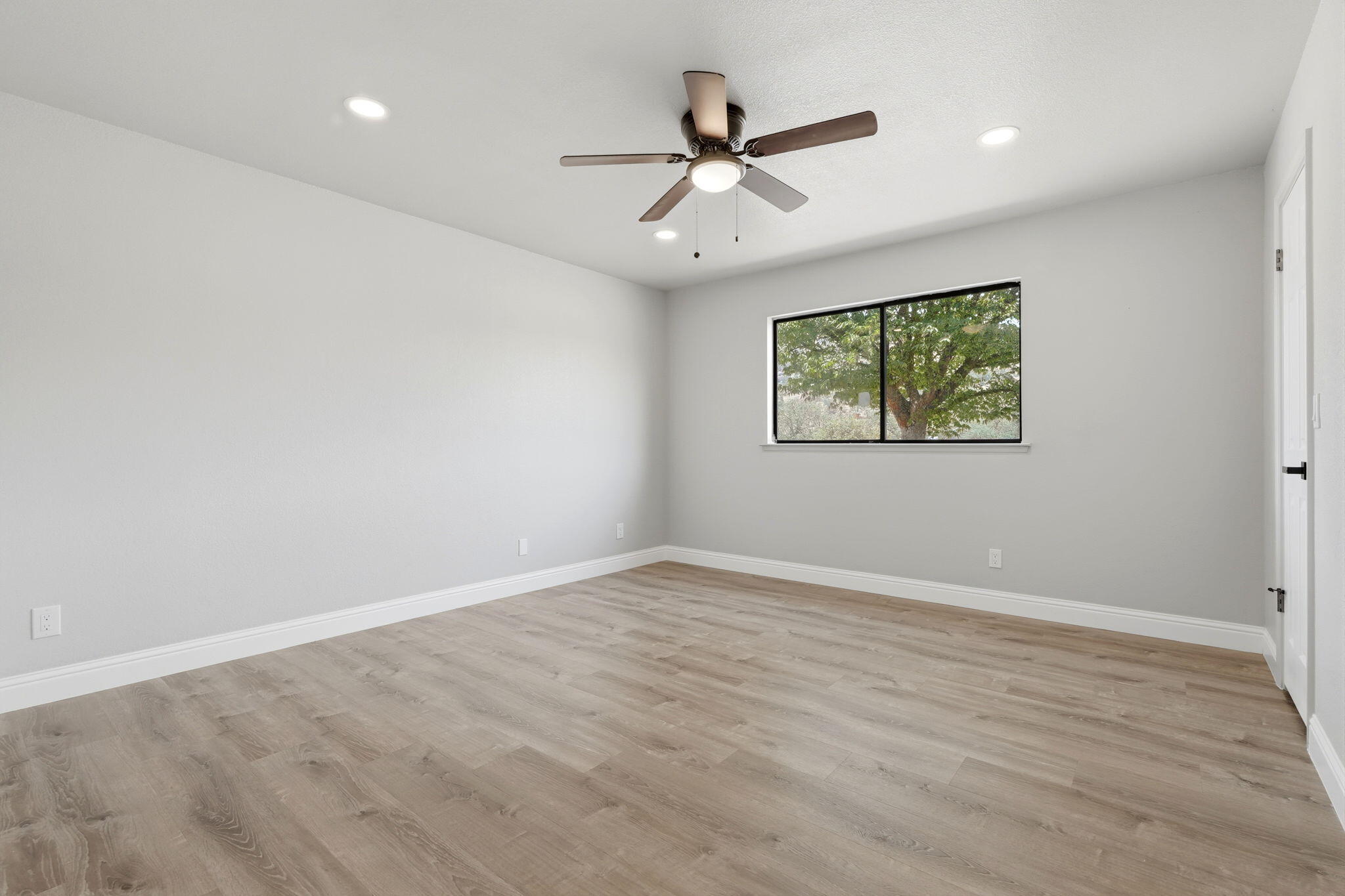 37307 Mistletoe Rd, Yokuts Valley, CA 93675