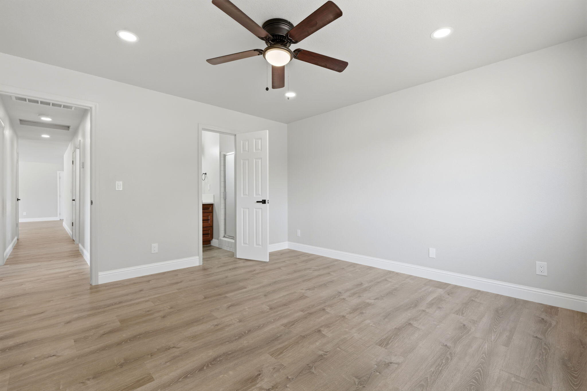 37307 Mistletoe Rd, Yokuts Valley, CA 93675