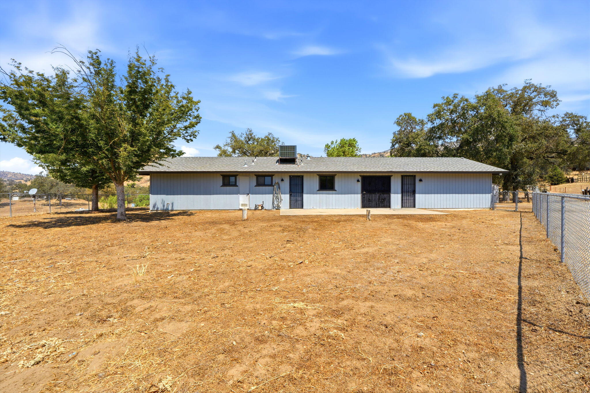 37307 Mistletoe Rd, Yokuts Valley, CA 93675