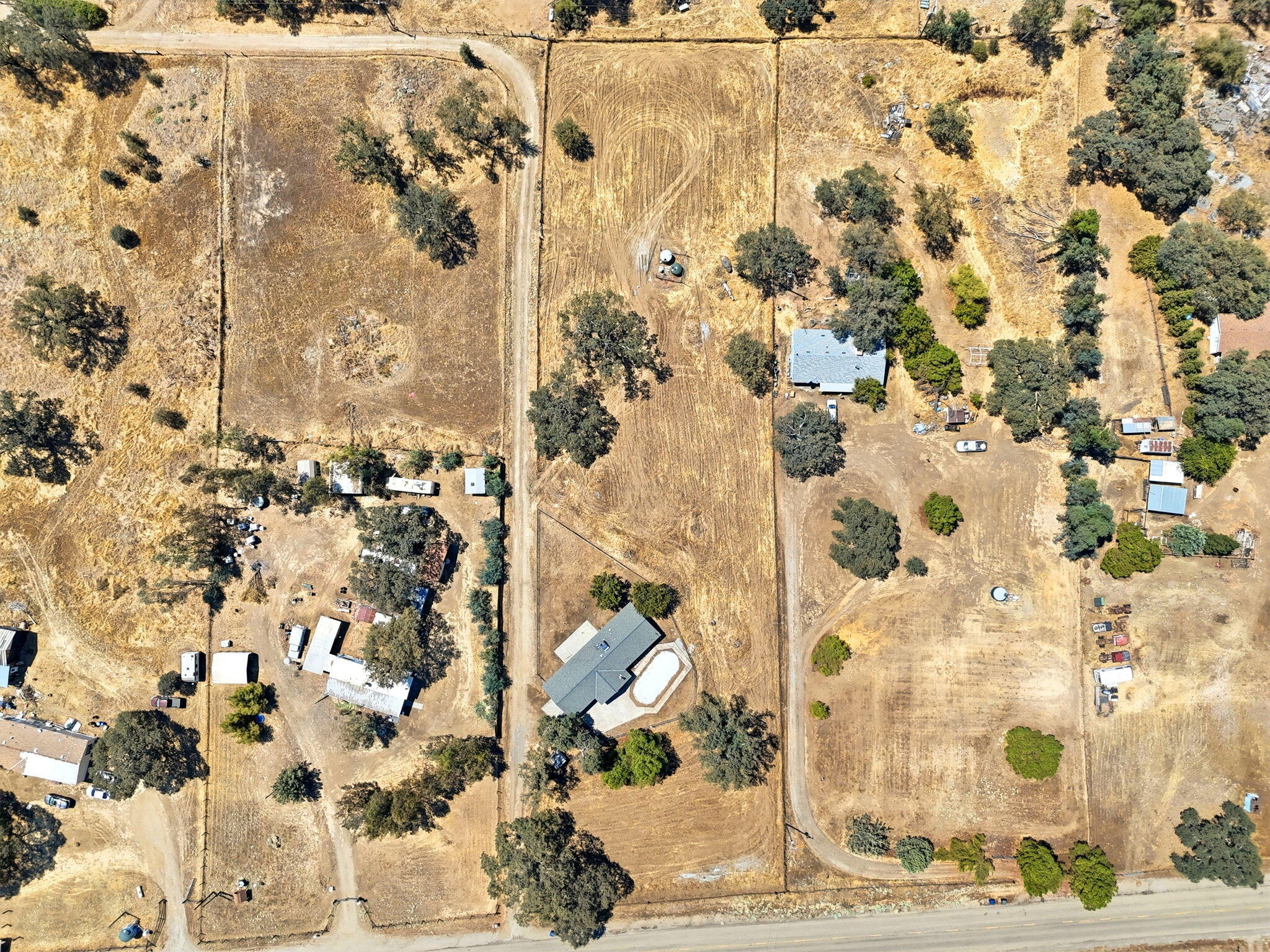 37307 Mistletoe Rd, Yokuts Valley, CA 93675