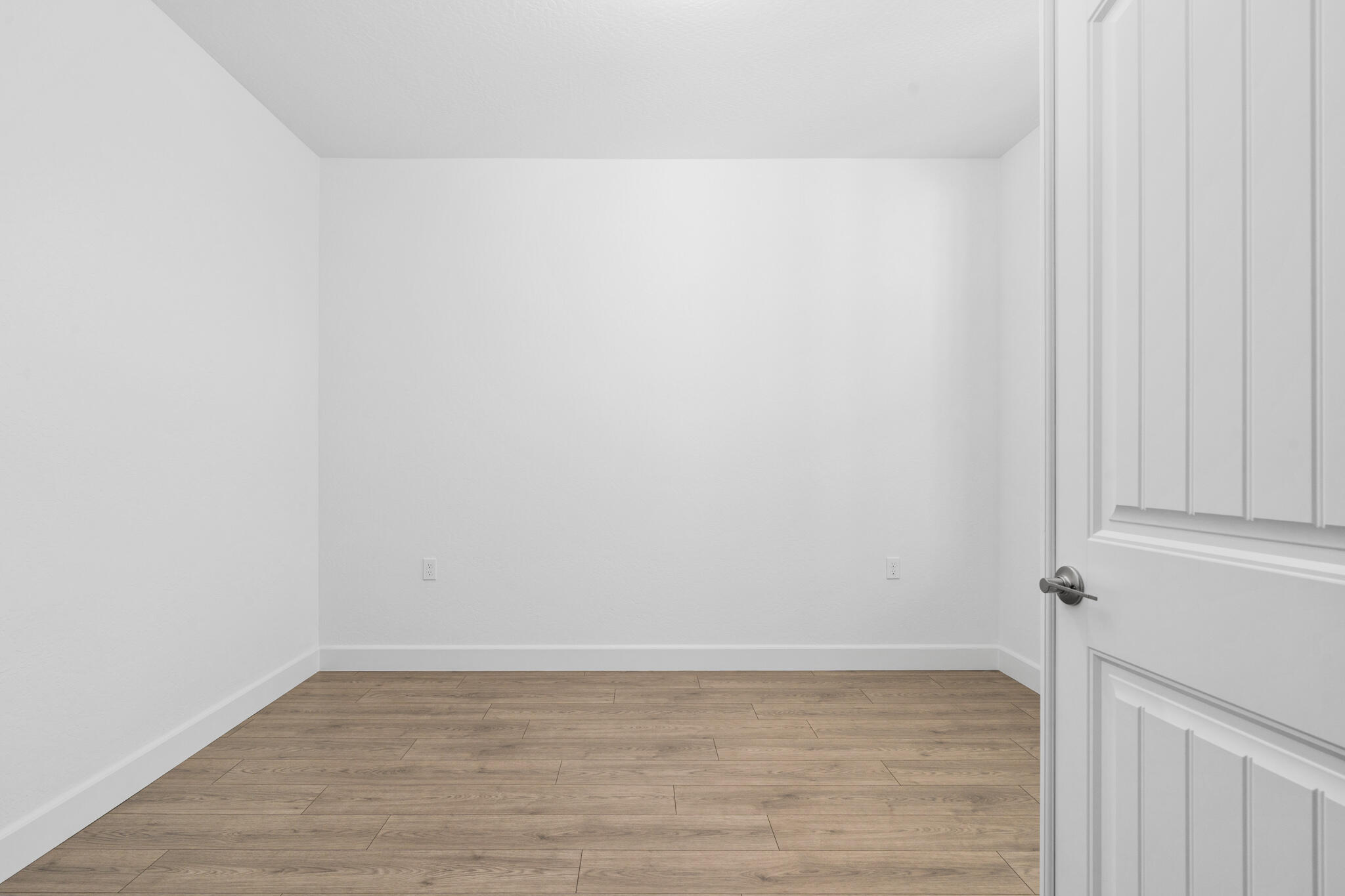 3047 Riviera Avenue, Tulare, CA 93274