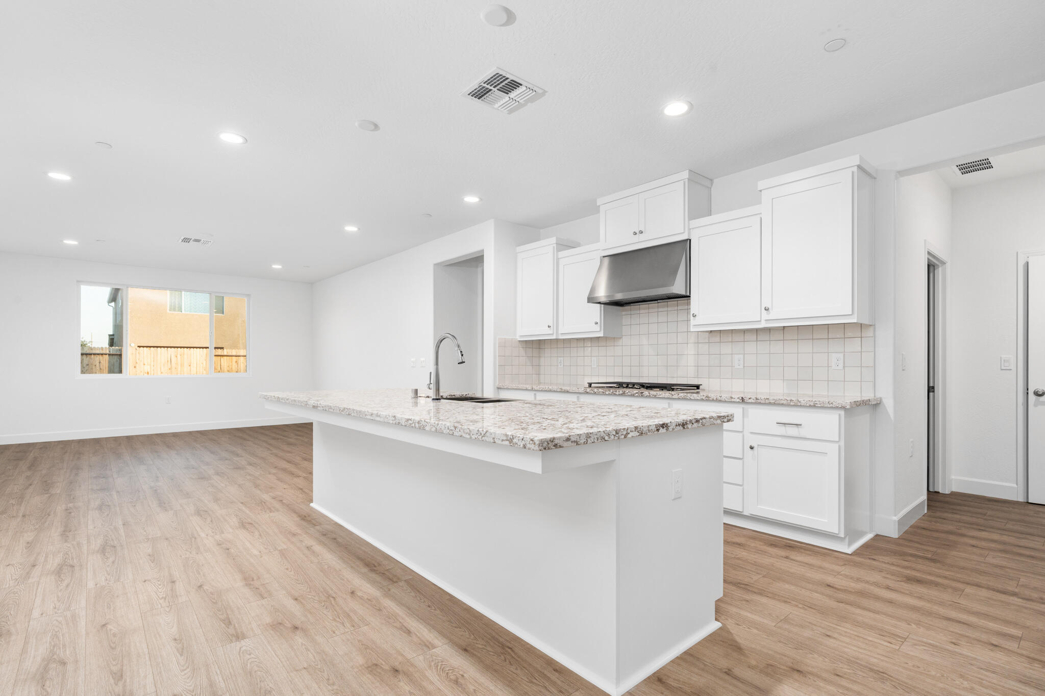 3047 Riviera Avenue, Tulare, CA 93274