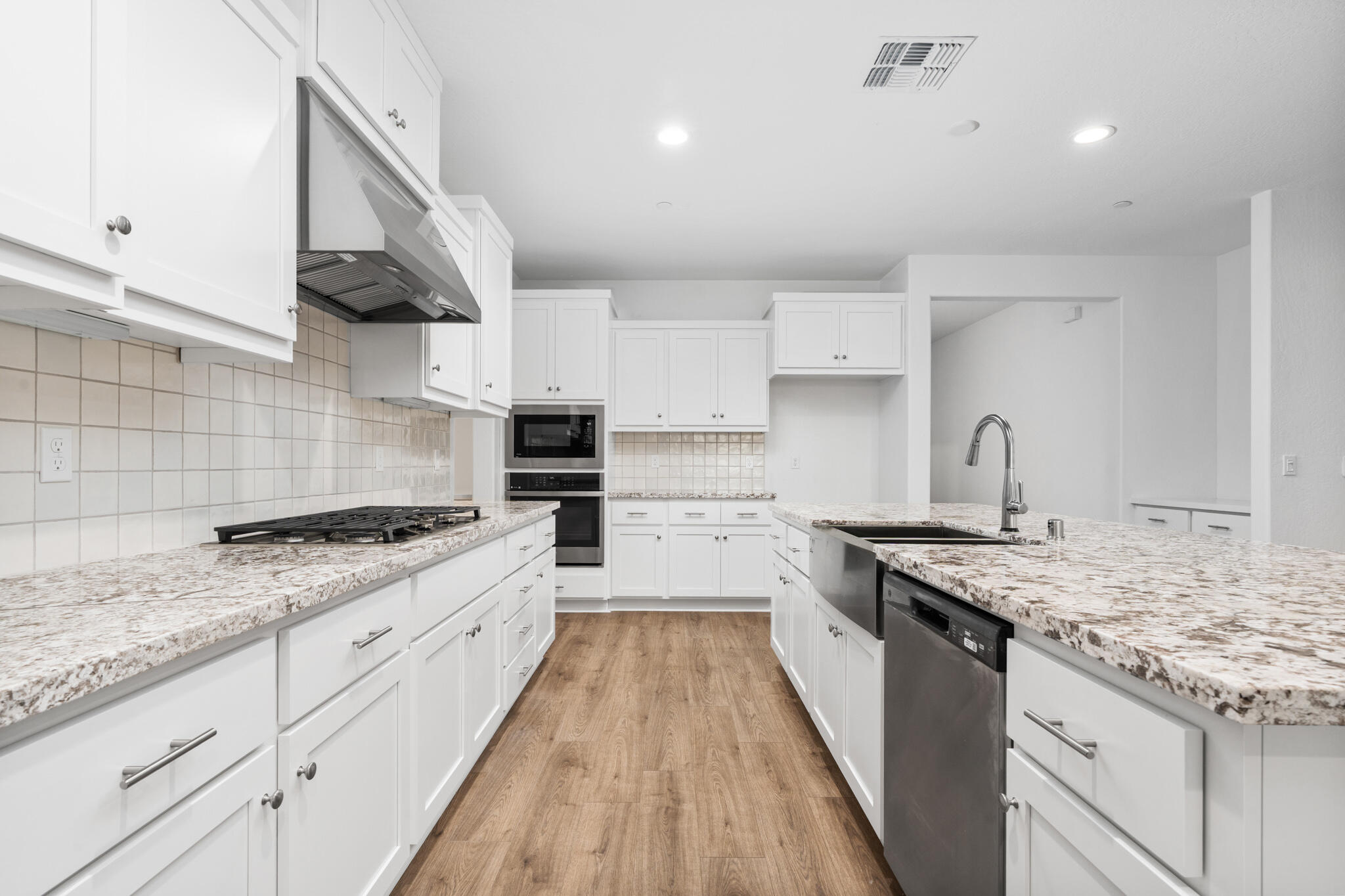 3047 Riviera Avenue, Tulare, CA 93274