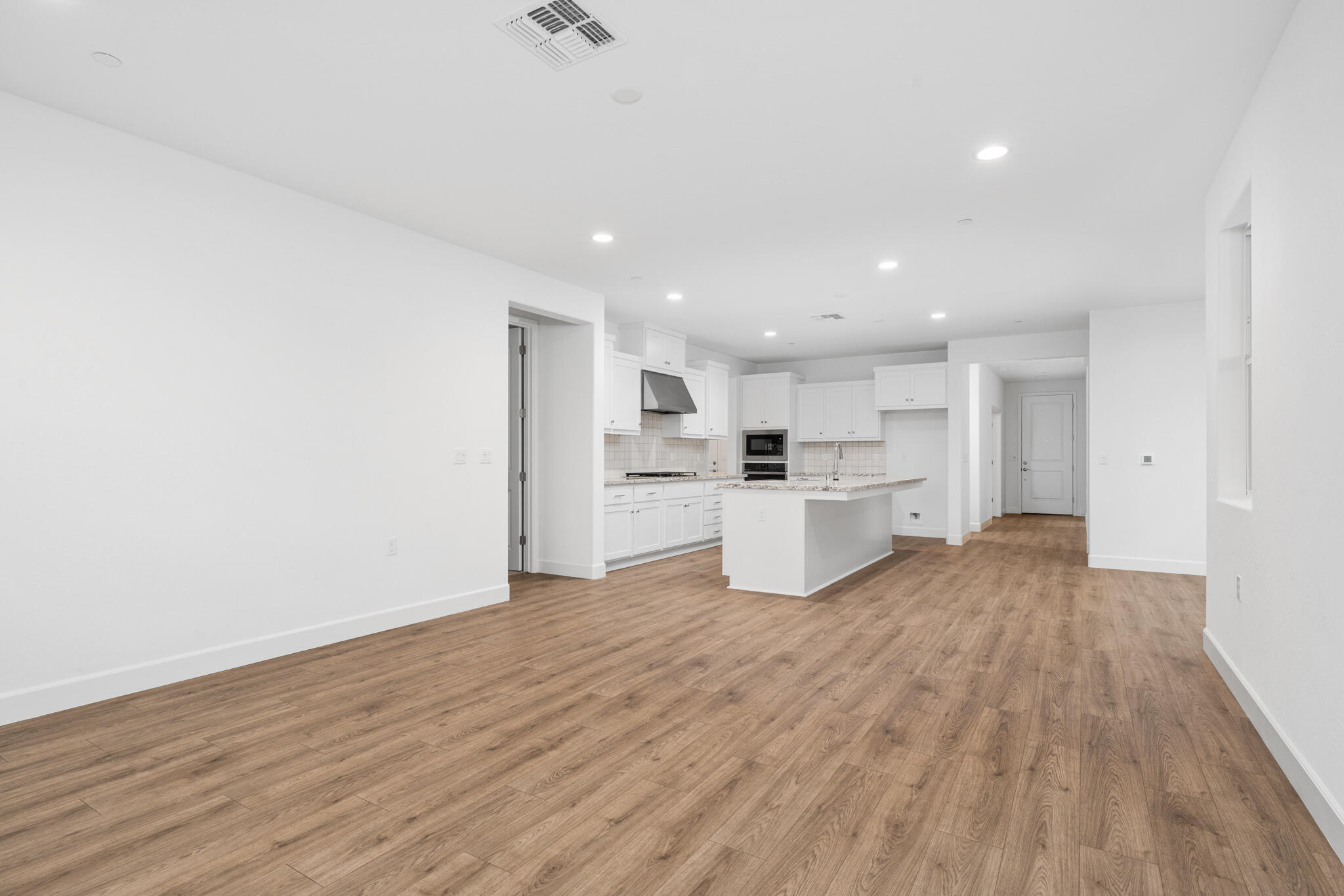 3047 Riviera Avenue, Tulare, CA 93274