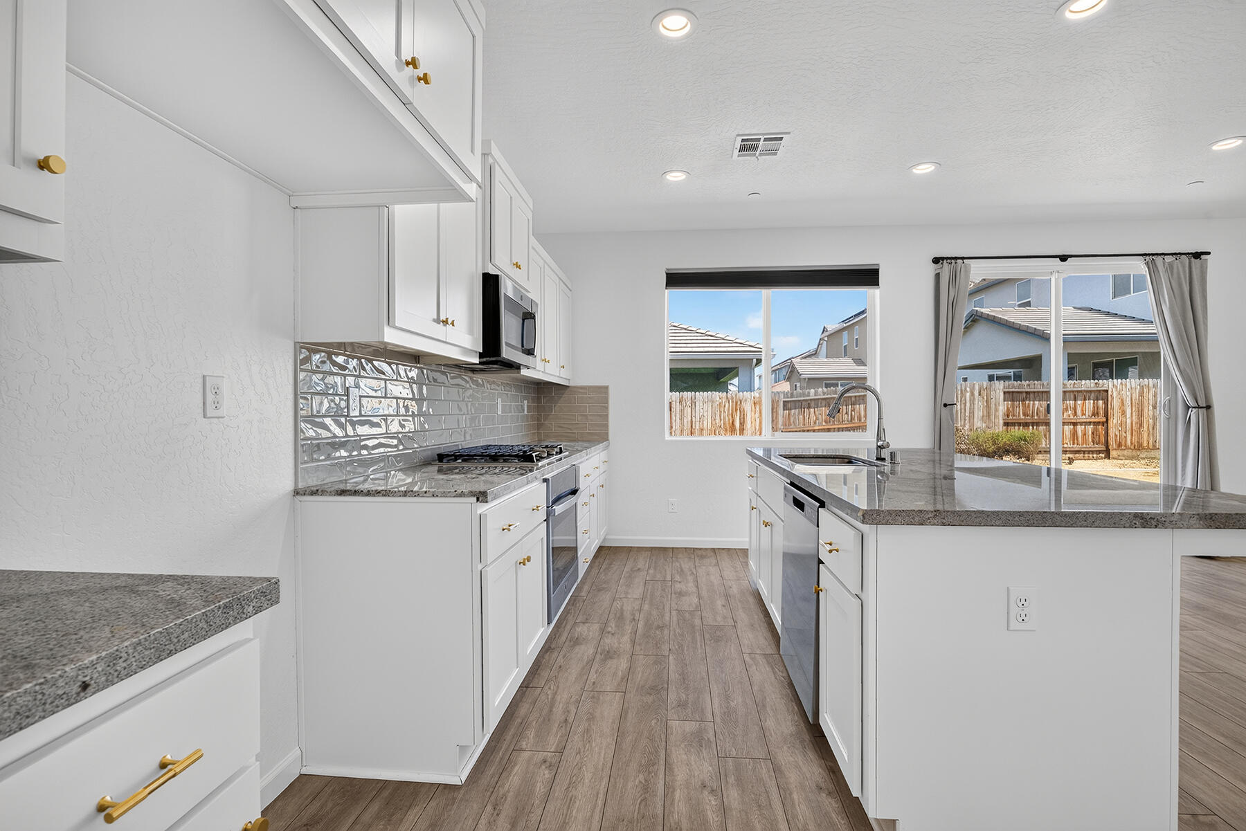 2776 Sand Hills Ave, Tulare, CA 93274