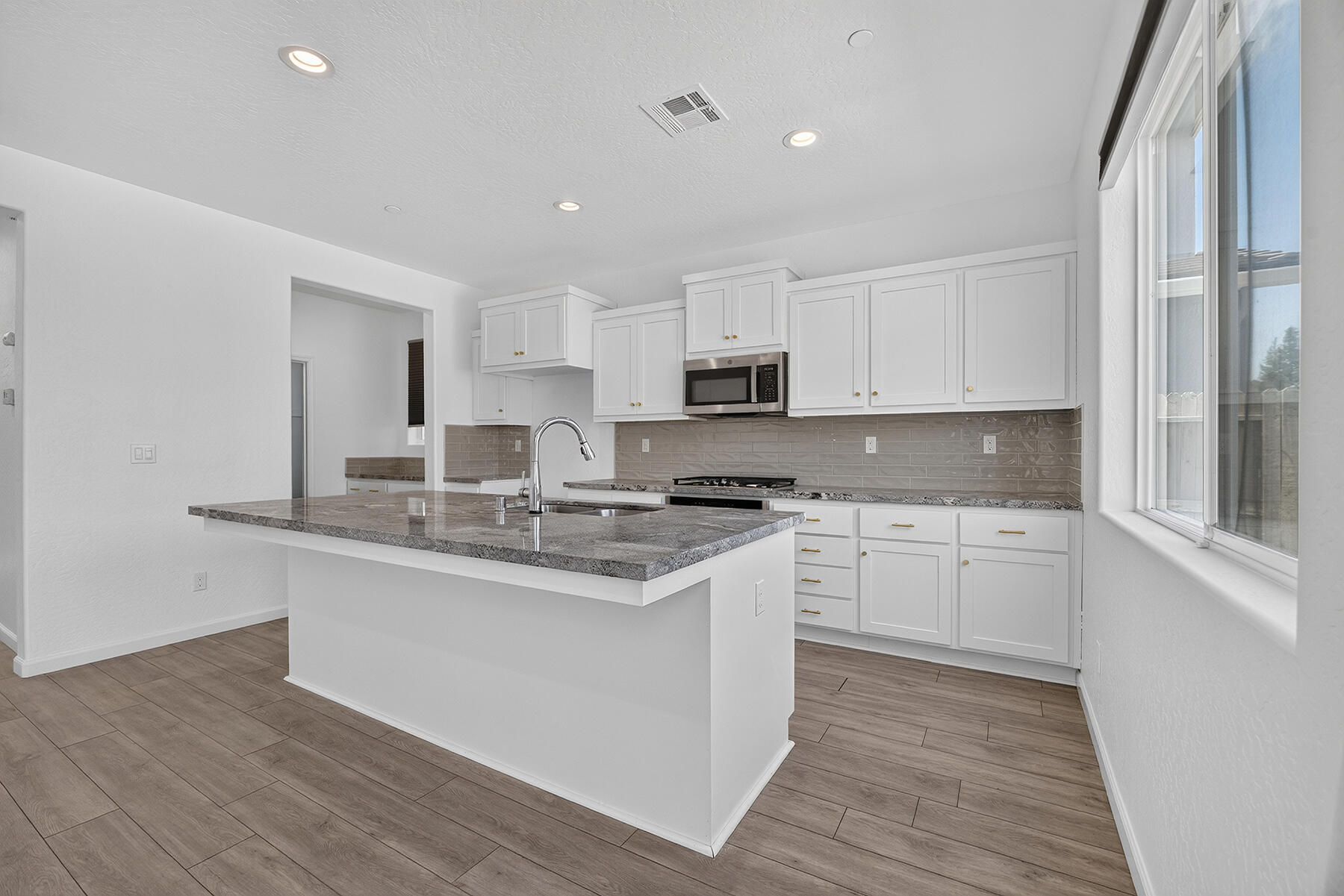 2776 Sand Hills Ave, Tulare, CA 93274