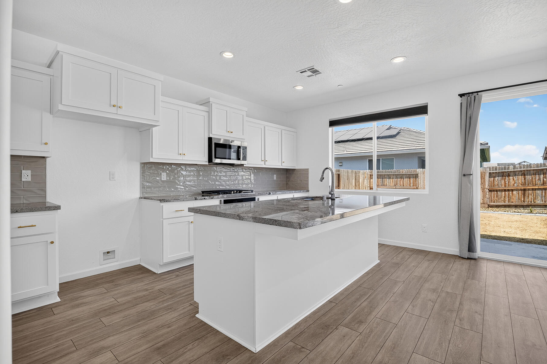 2776 Sand Hills Ave, Tulare, CA 93274