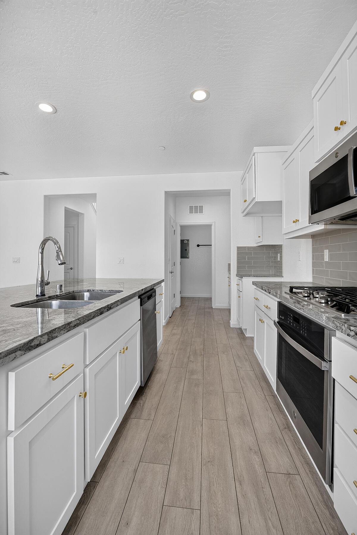 2776 Sand Hills Ave, Tulare, CA 93274