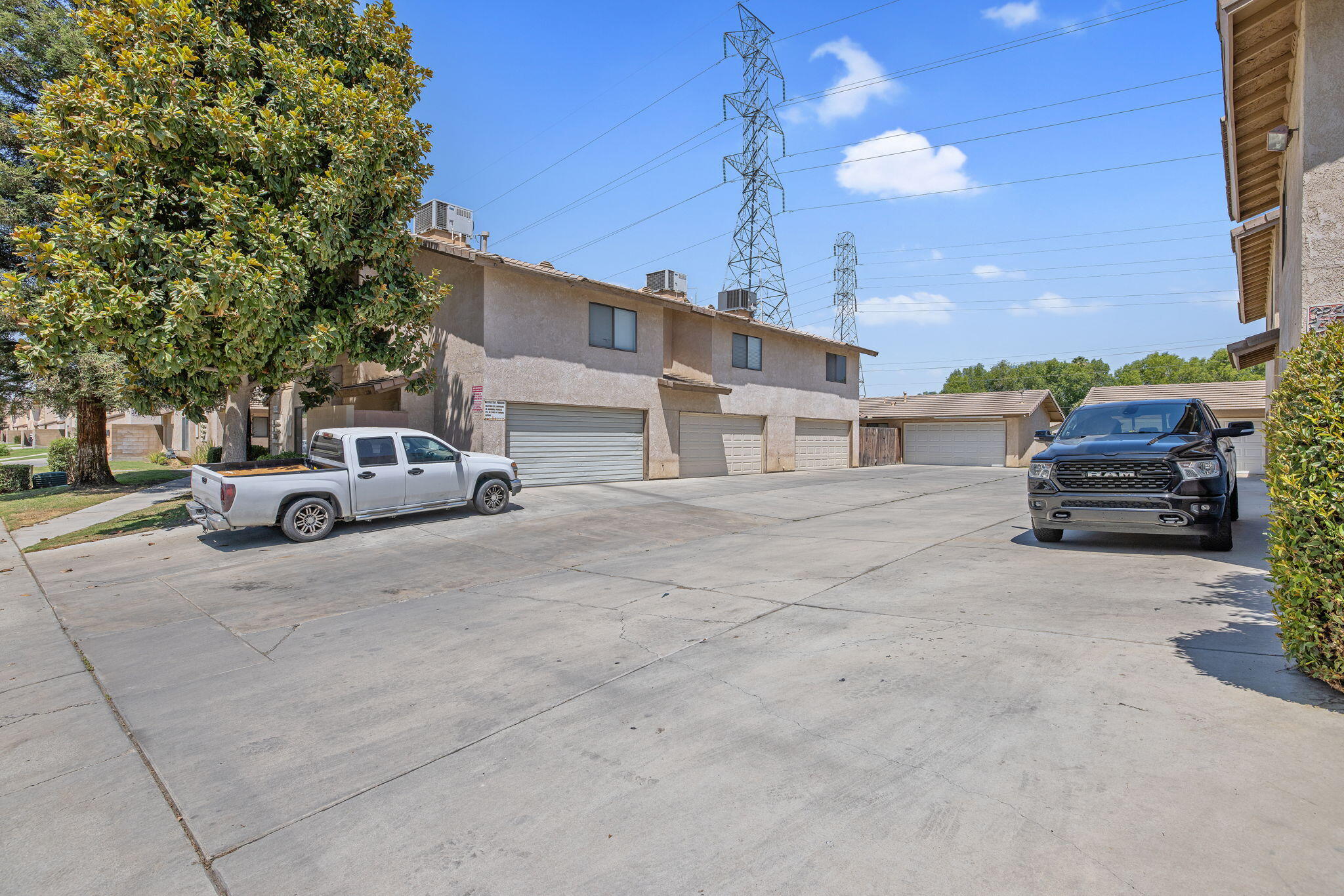 8200 Laborough Dr, Bakersfield, CA 93311