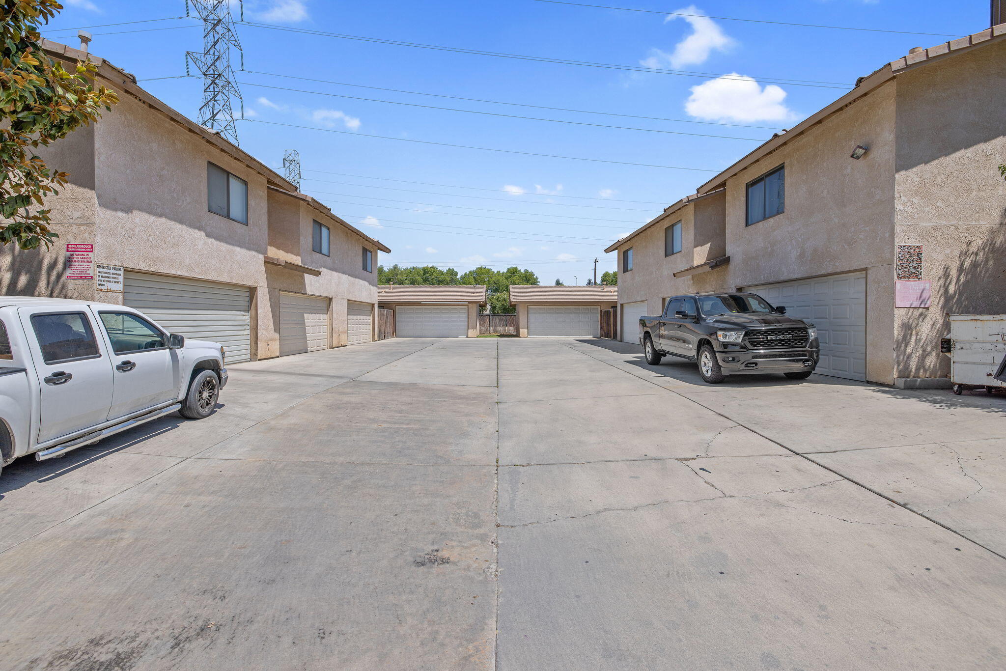 8200 Laborough Dr, Bakersfield, CA 93311