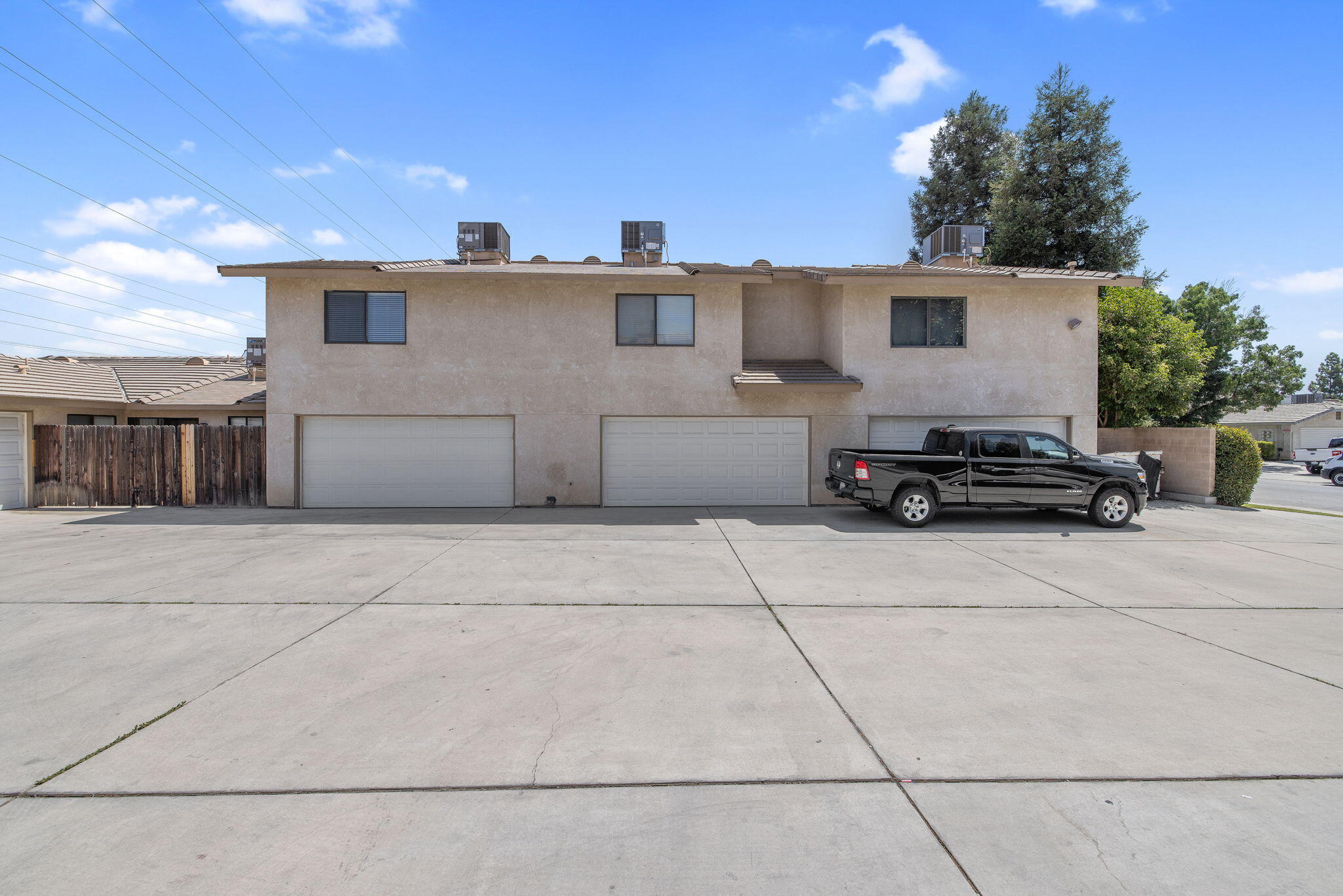 8200 Laborough Dr, Bakersfield, CA 93311