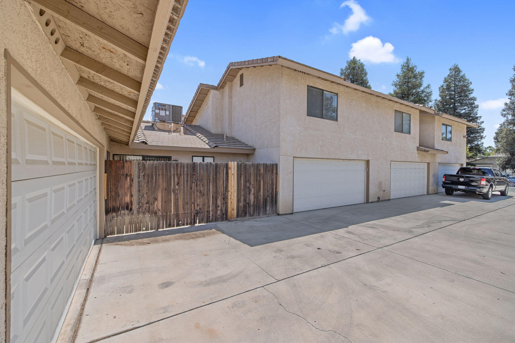 8200 Laborough Dr, Bakersfield, CA 93311