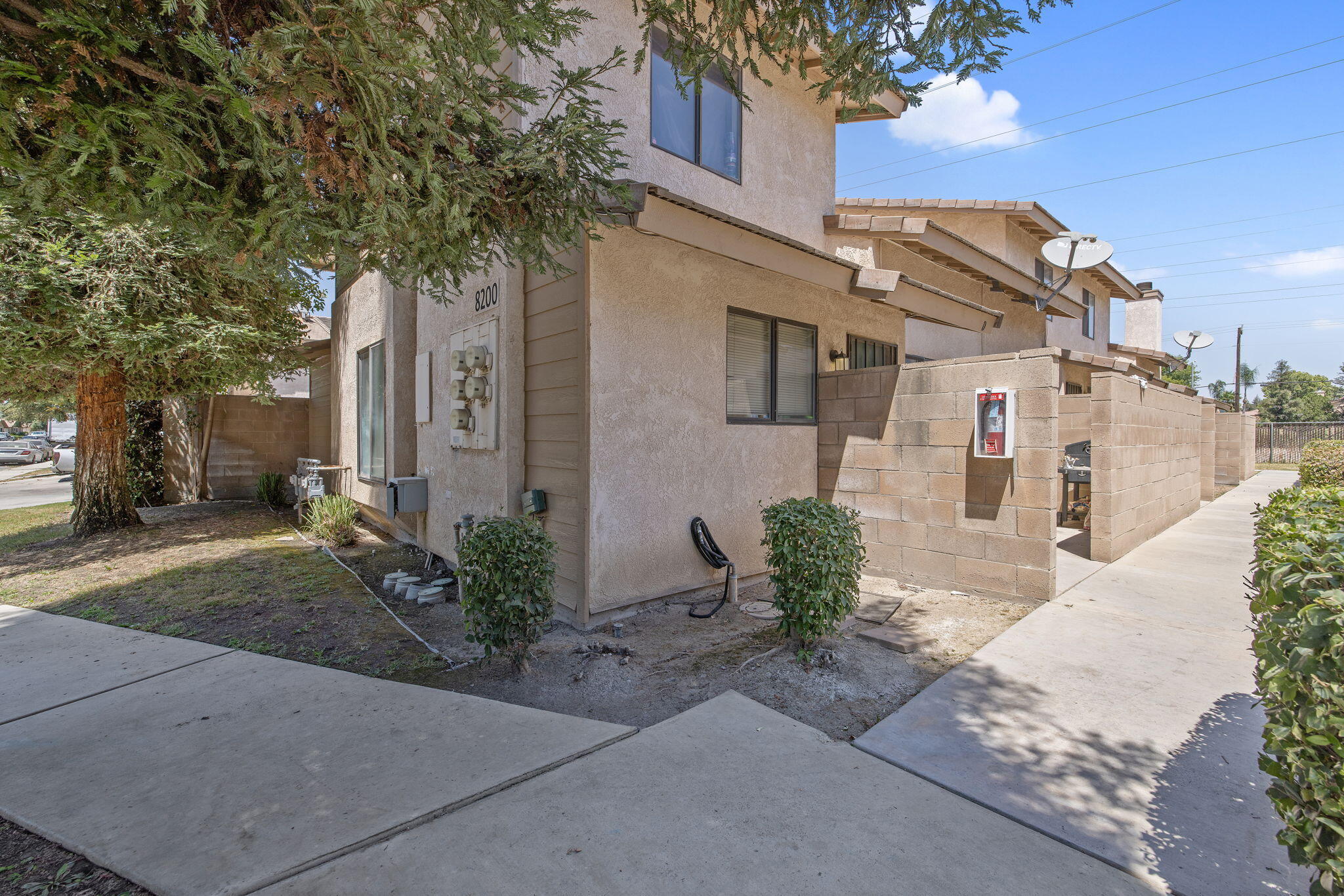 8200 Laborough Dr, Bakersfield, CA 93311
