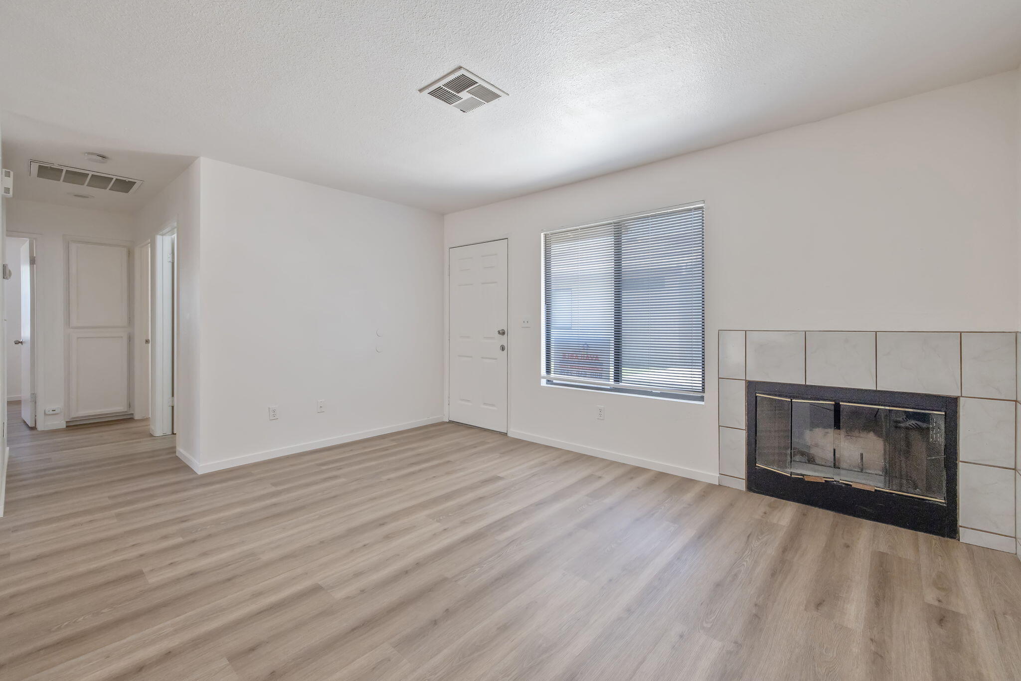 8200 Laborough Dr, Bakersfield, CA 93311